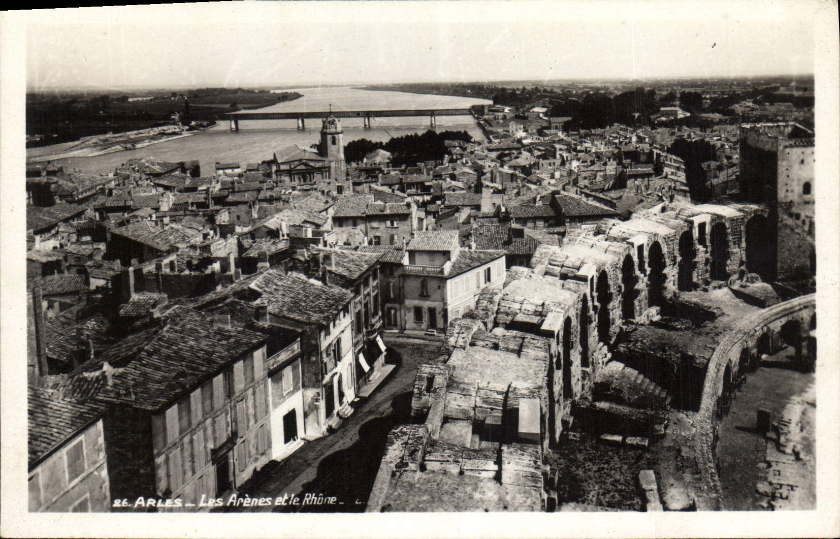 CPA Arles Les Arenes et le Rhone 