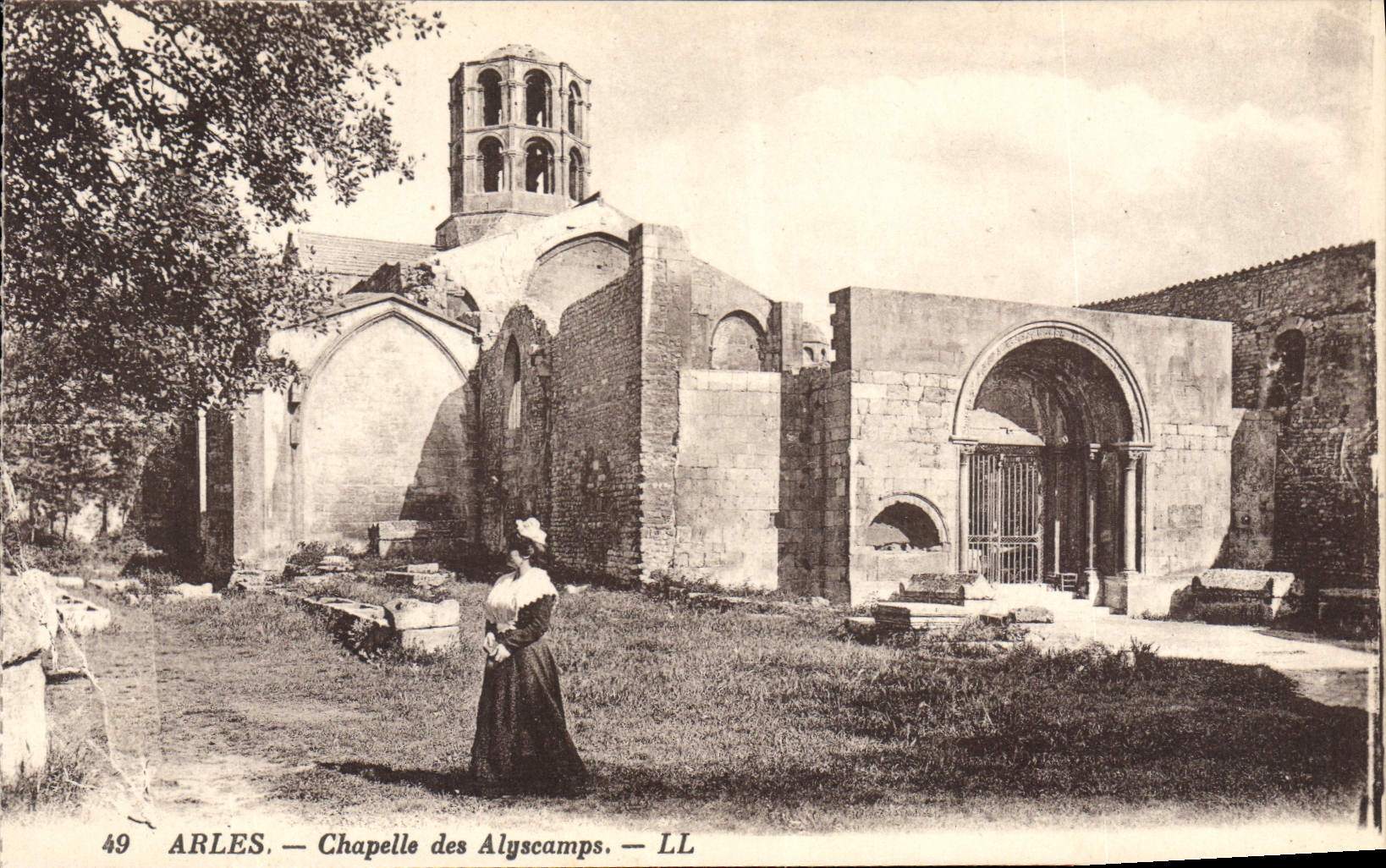 CPA Arles Chapelle des Alyscamps 