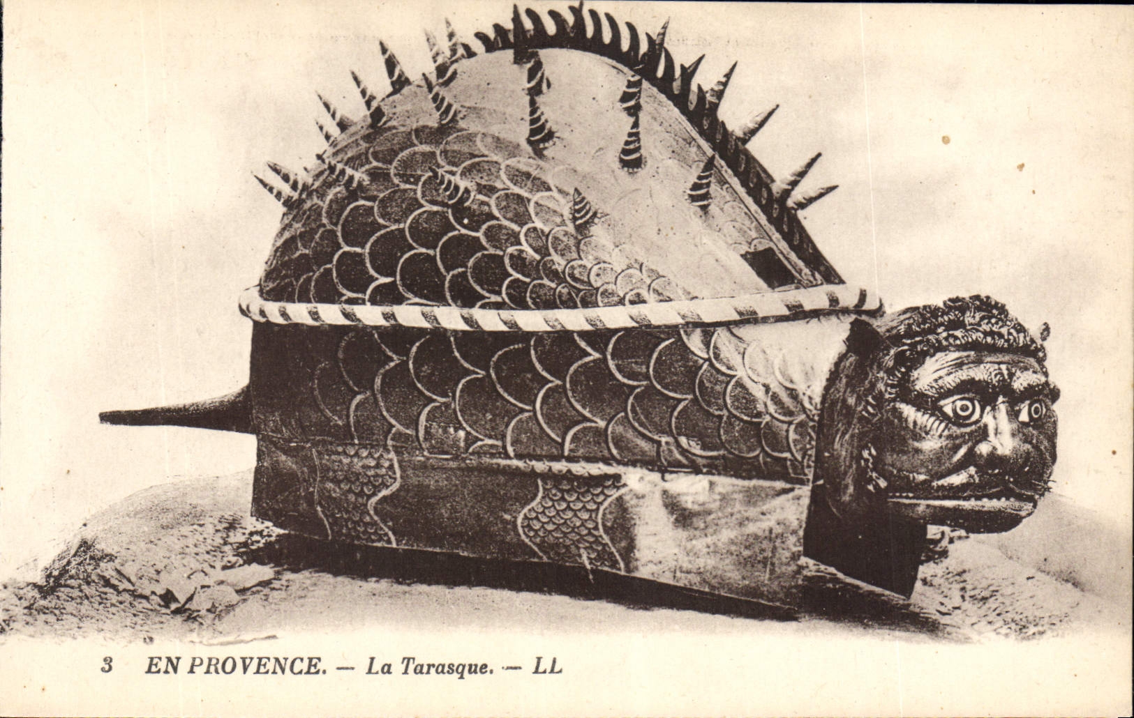 CPA En Provence La Tarasque 