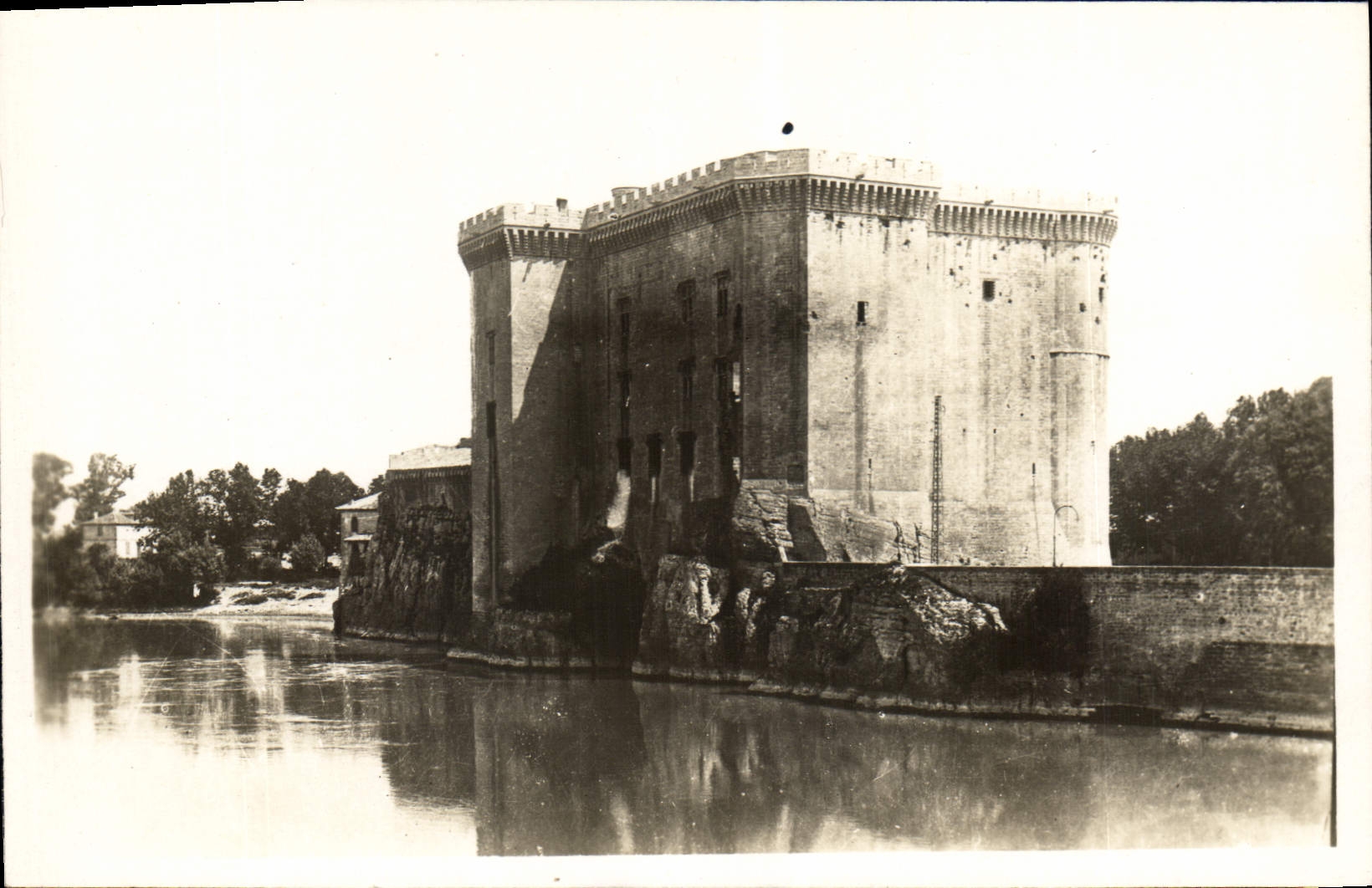 CPA Tarascon B du R Chateau du Roi Rene XIII siecle sur le Rhone construit au XV siecle par Louis XI