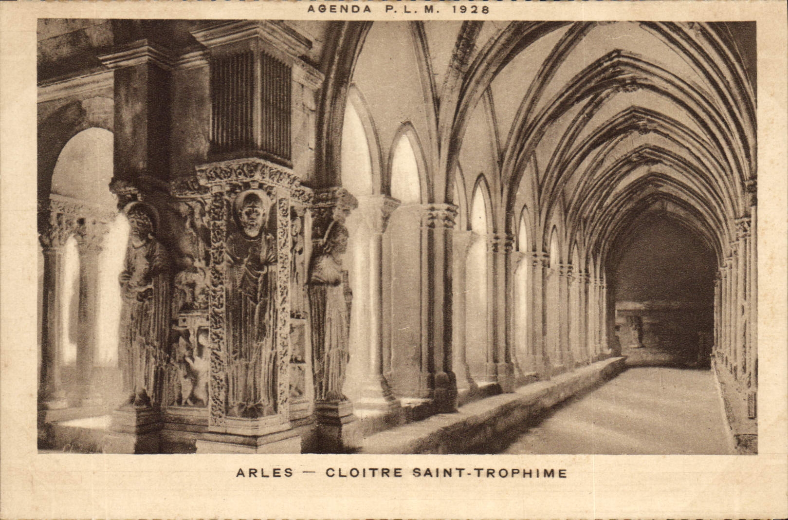 CPA Arles Cloitre Saint Trophime 