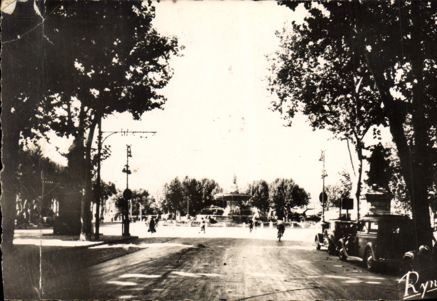 CPM Aix en Provence B du R Cours Mirabeau et la Grande Fontaine 