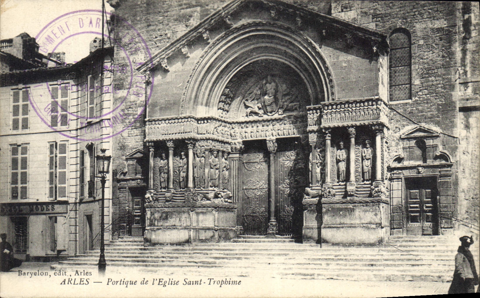 CPA Arles Portique de l'Eglise Saint Trophime 