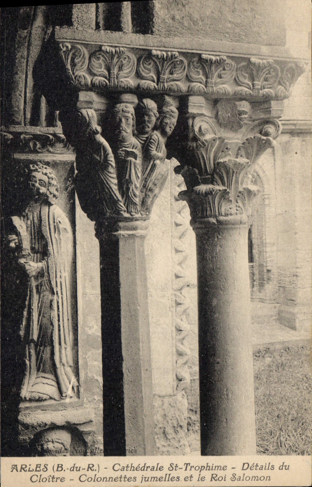 CPA Cathedrale St-Trophime - Details du Cloitre - Colonnettes jumelles et le Roi Salomon