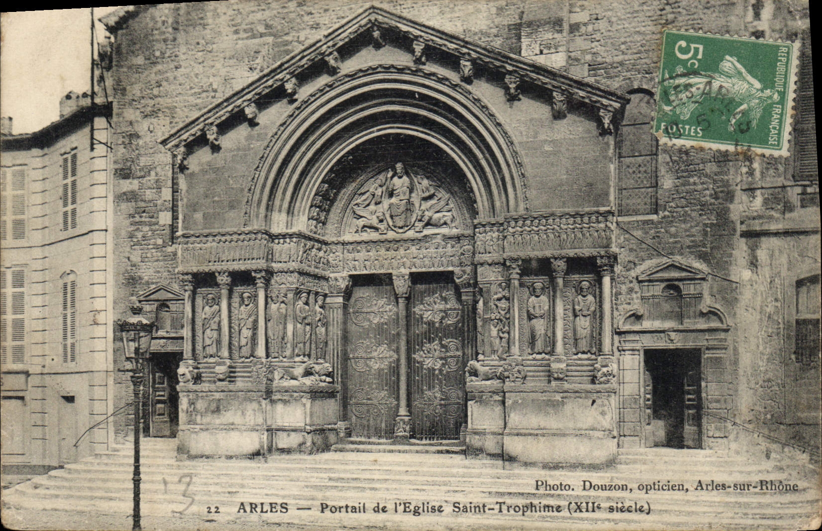 CPA Portail de l'Eglise Saint-Trophine (XII siecle)