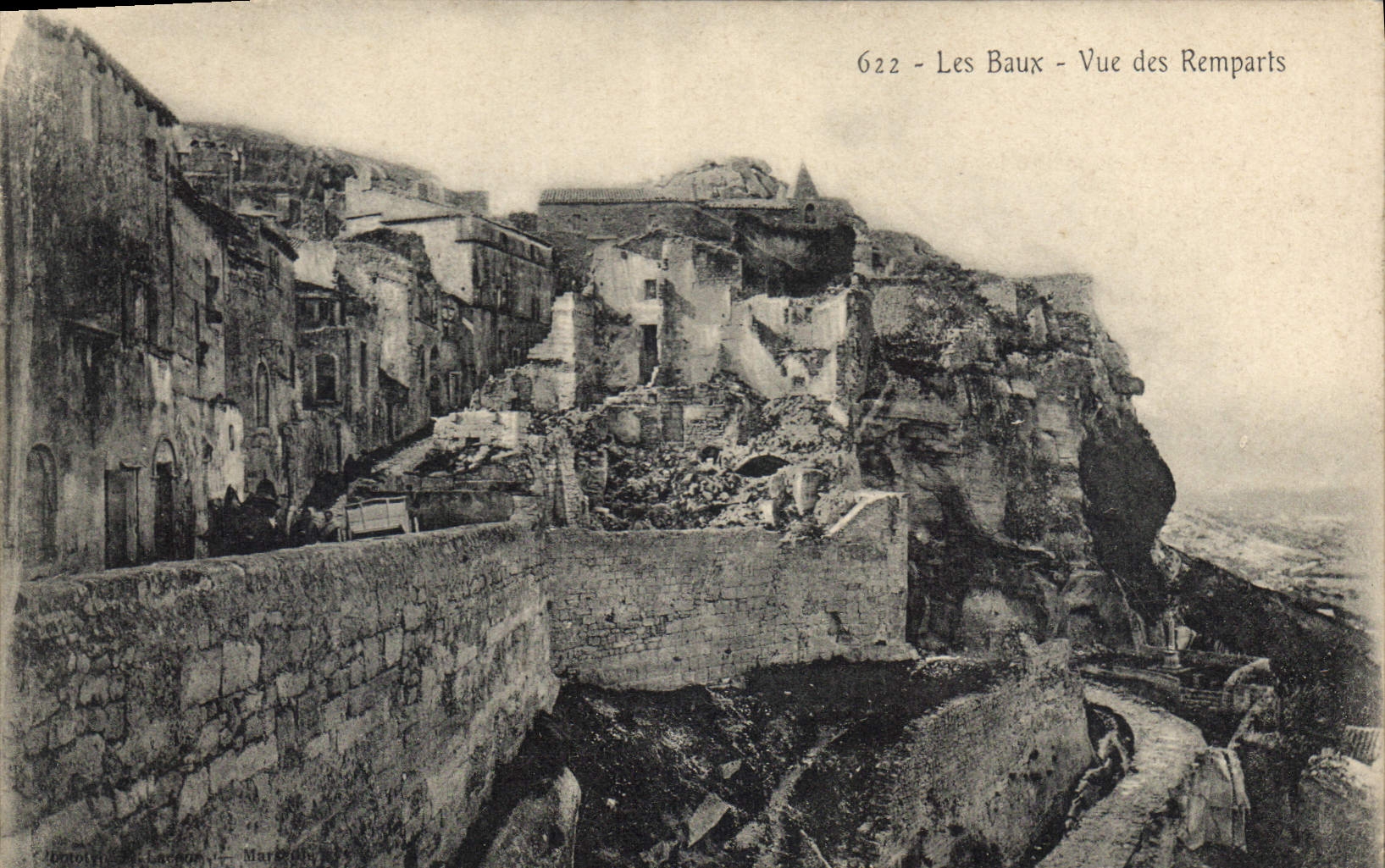 CPA Les Baux - Vue des Remparts