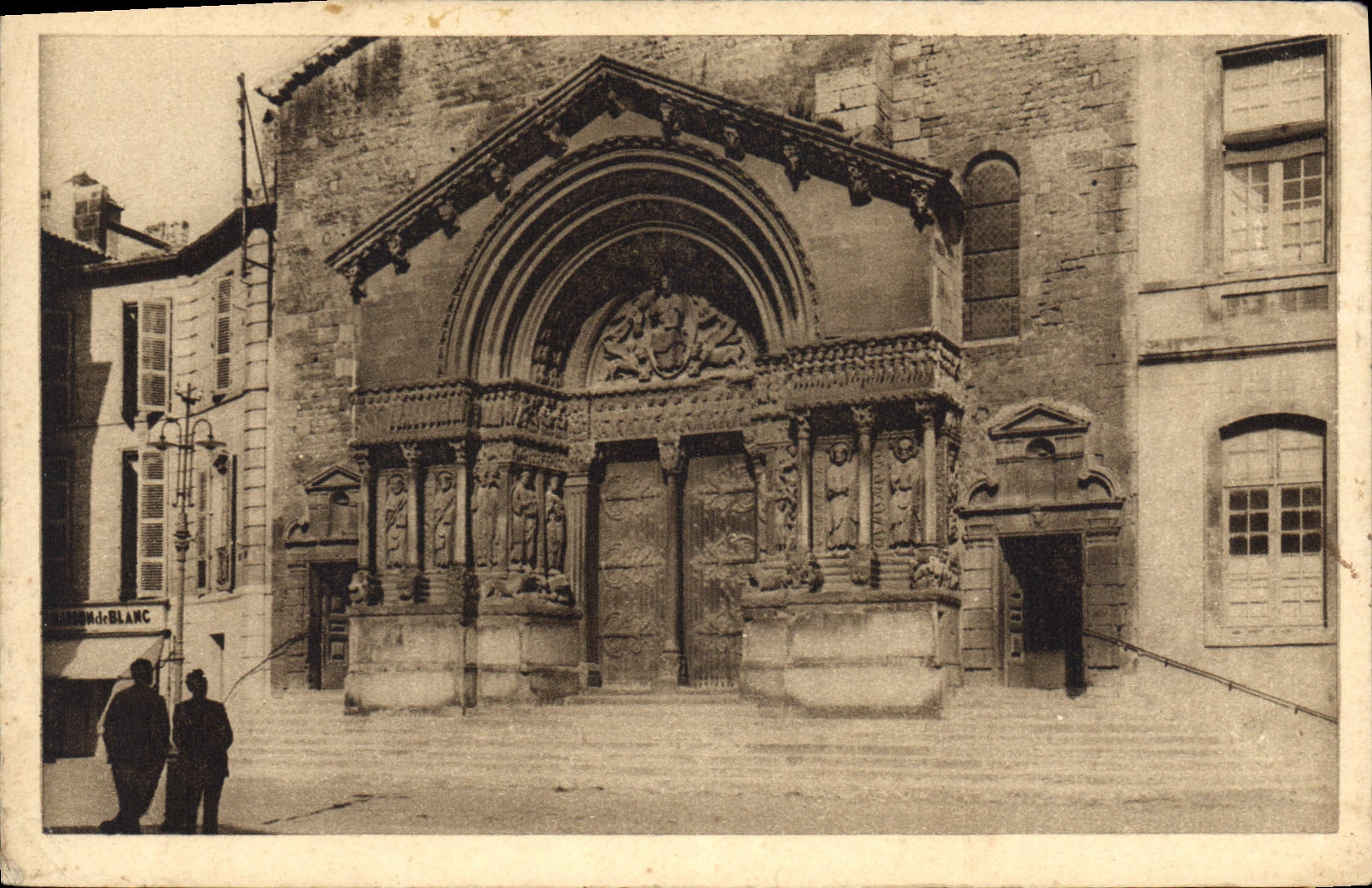 CPA Portail de la Cathedrale St-Trophime le plus beau morceau d'architecture romane de Provence du X