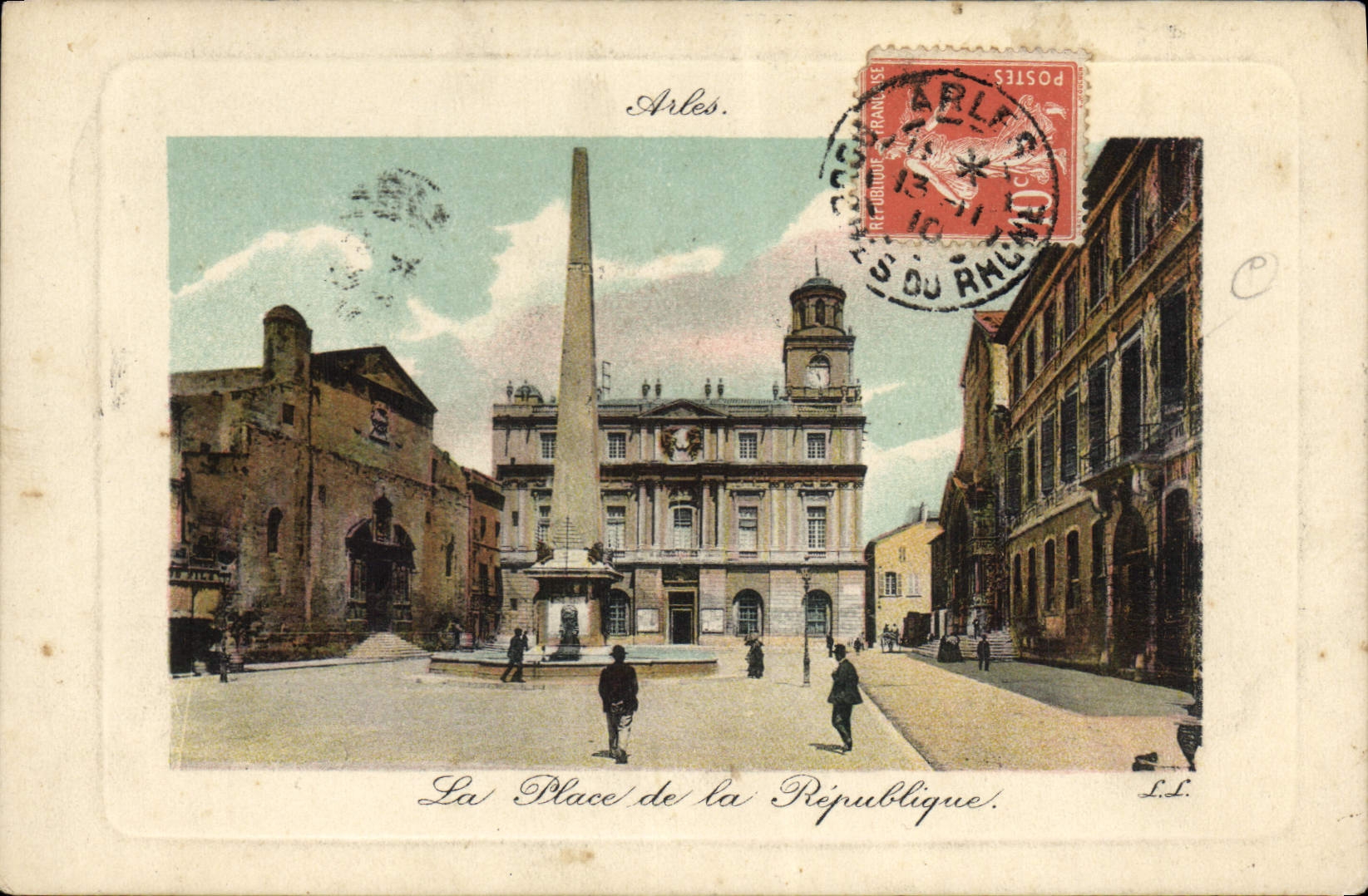CPA Arles - La Place de la Republique