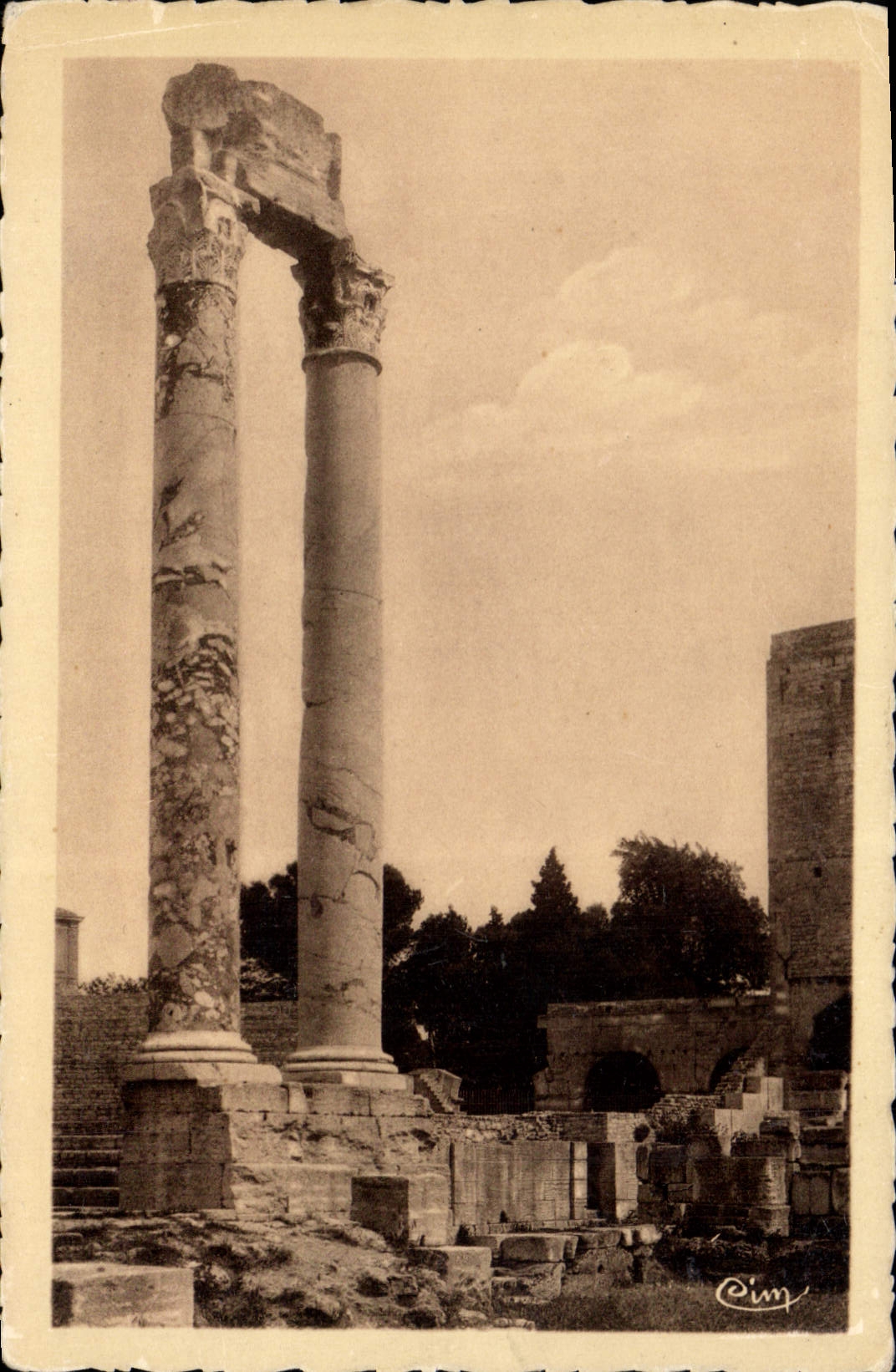 CPA Arles - Le Theatre Antique - Les colonnes