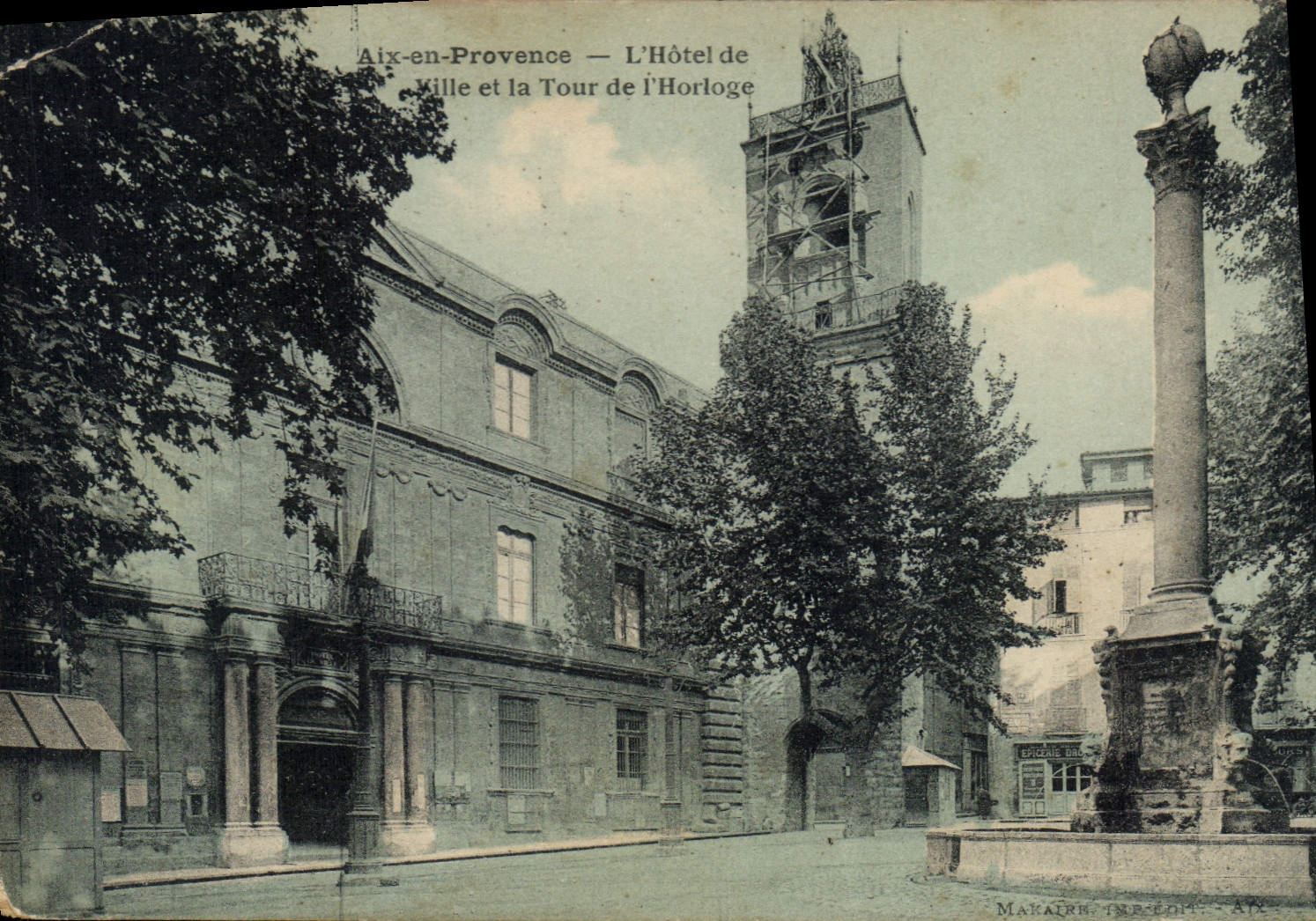 CPA L'Hotel de Ville et la Tour de L'Horloge
