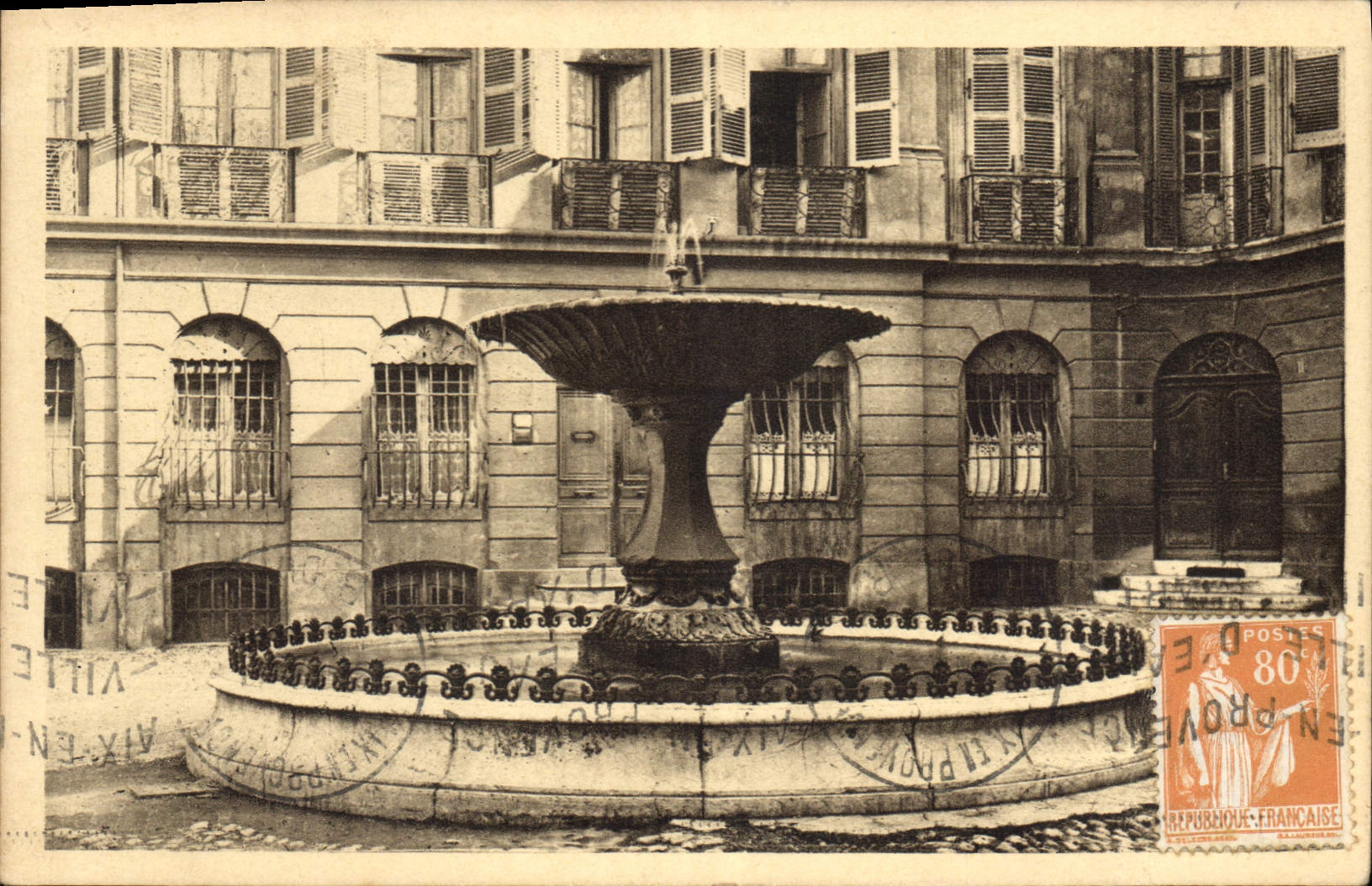 CPA La Place d'Albertas Aix en Povence