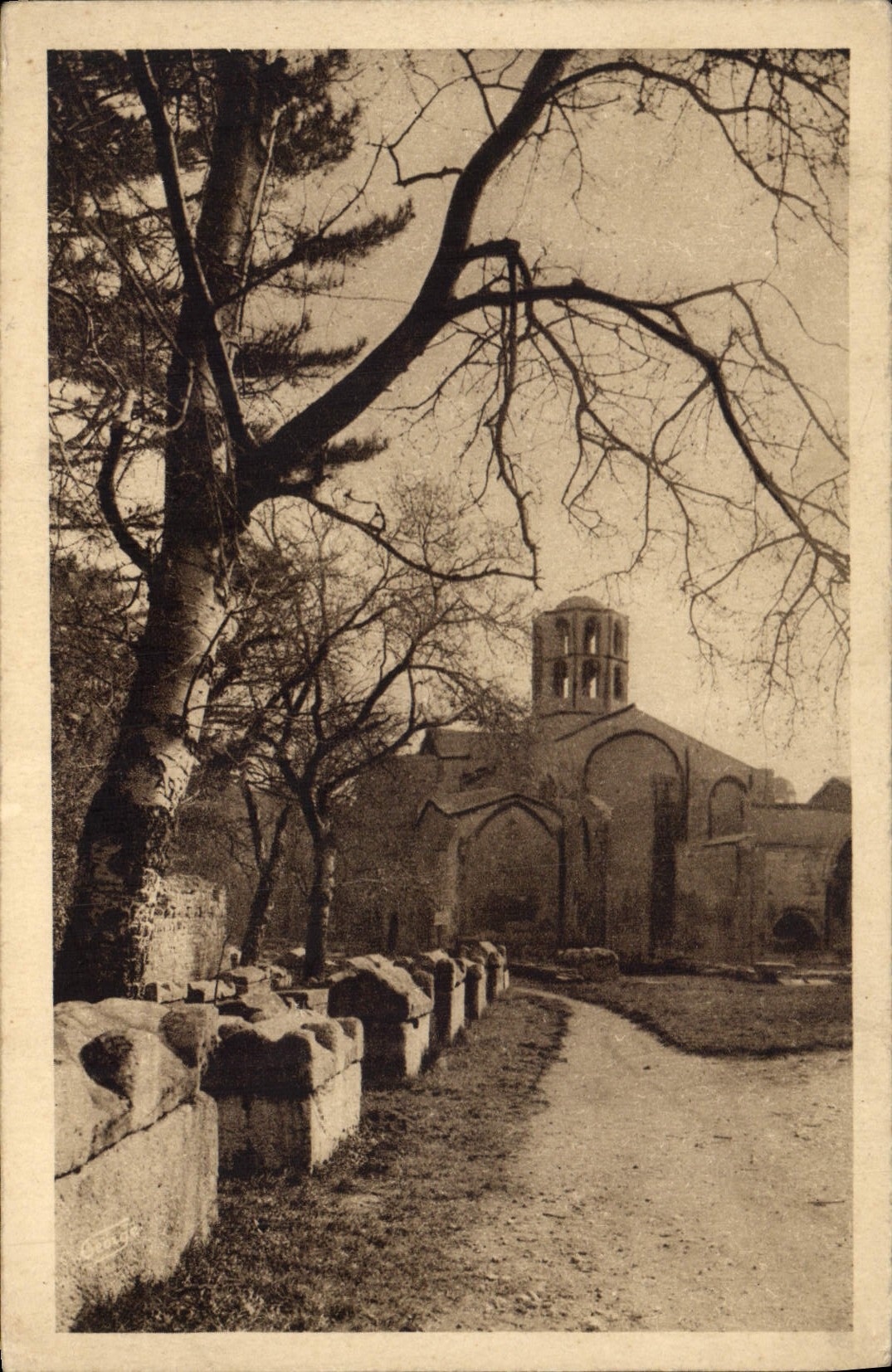 CPA Les Alyscamps - Chapelle Saint-Honorat Arles
