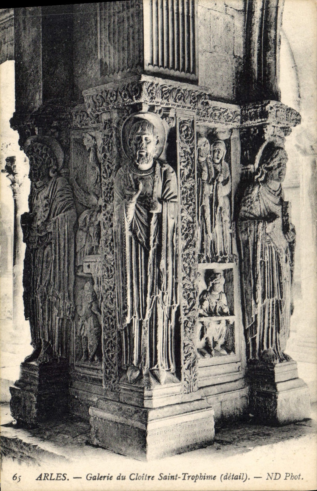 CPA Galerie du Cloitre Saint-Trophime (detail)  Arles