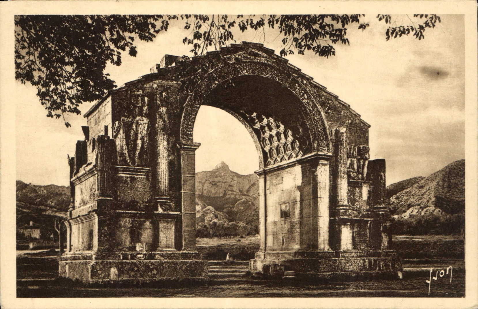 CPA Arc de triomphe romain a Saint-Remy (Plateau des antiquites)