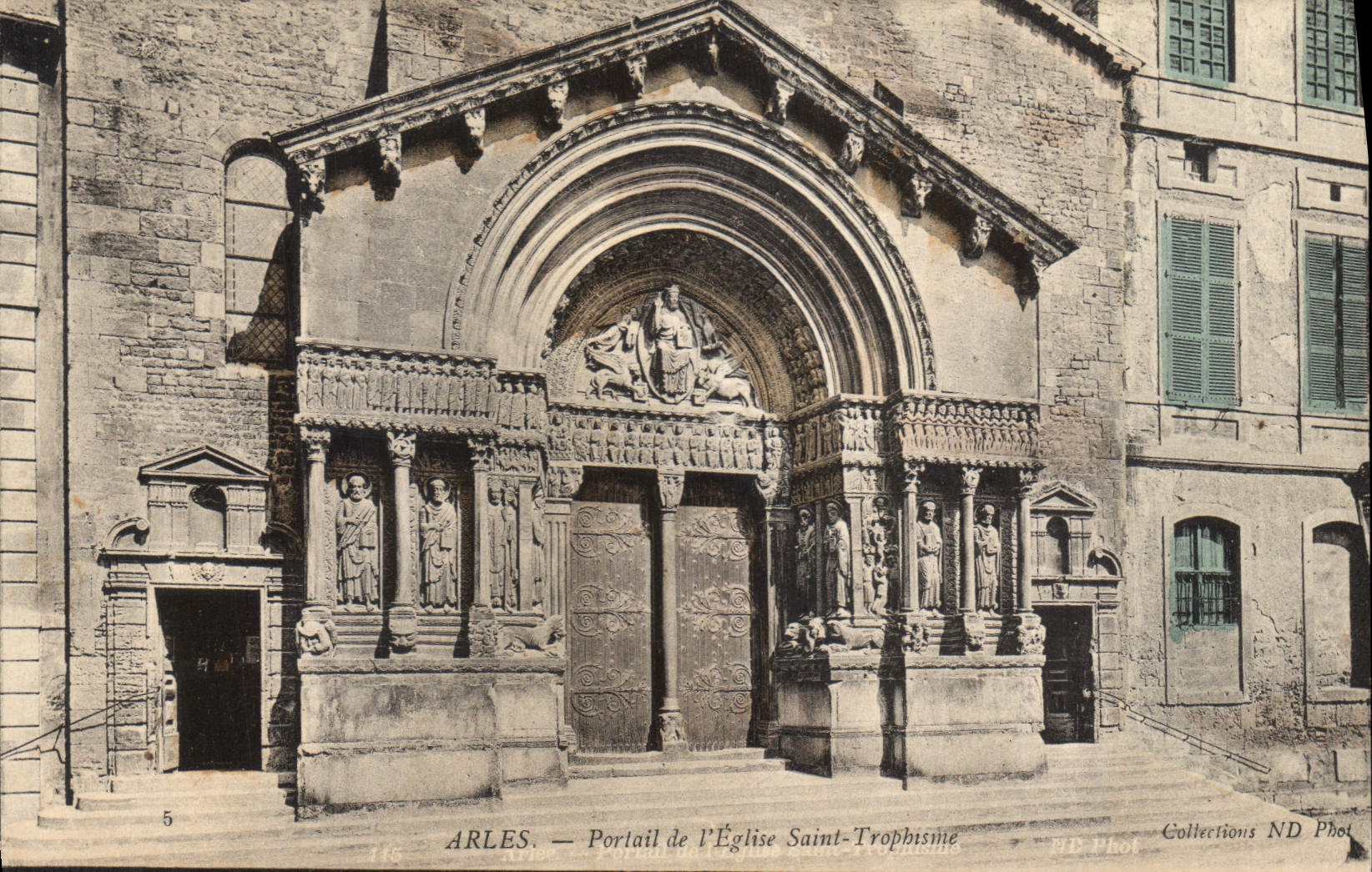 CPA Portail de l'Eglise Saint-Trophine Arles