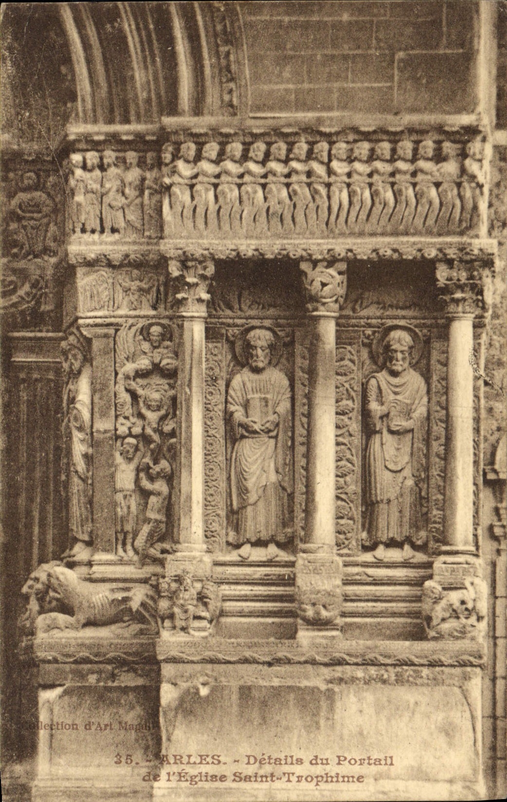 CPA Detail du Portail de L'Eglise Saint-Trophime Arles