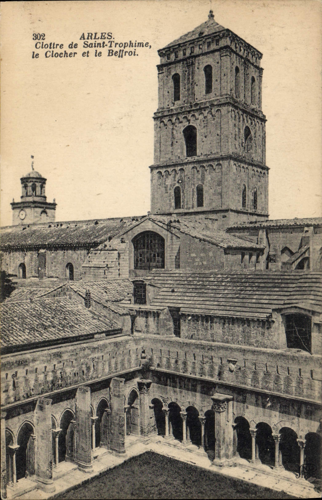 CPA Cloitre de Saint-Trophime le Clocher et le Beffroi Arles