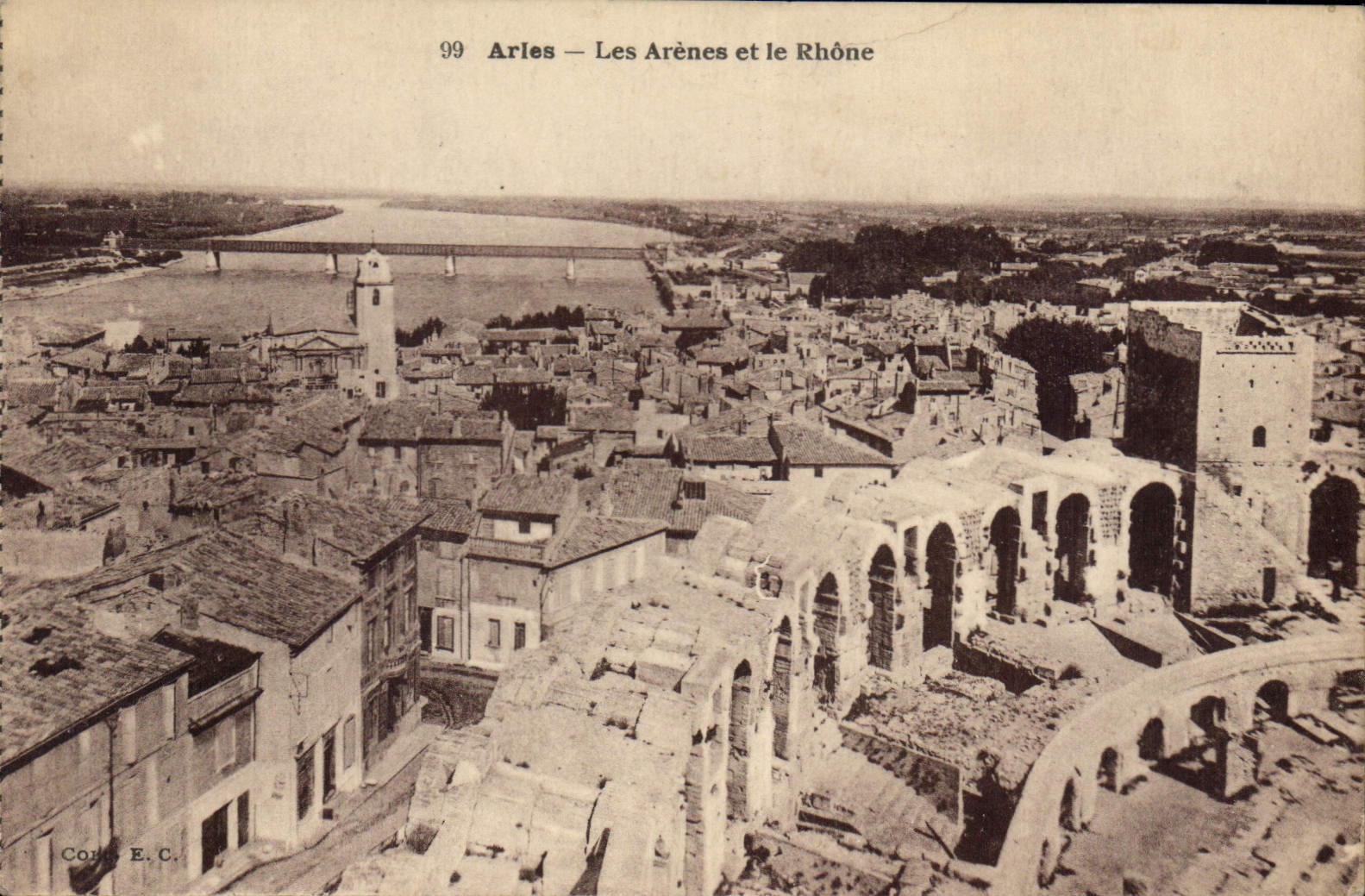 CPA Les Arenes et le Rhone Arles