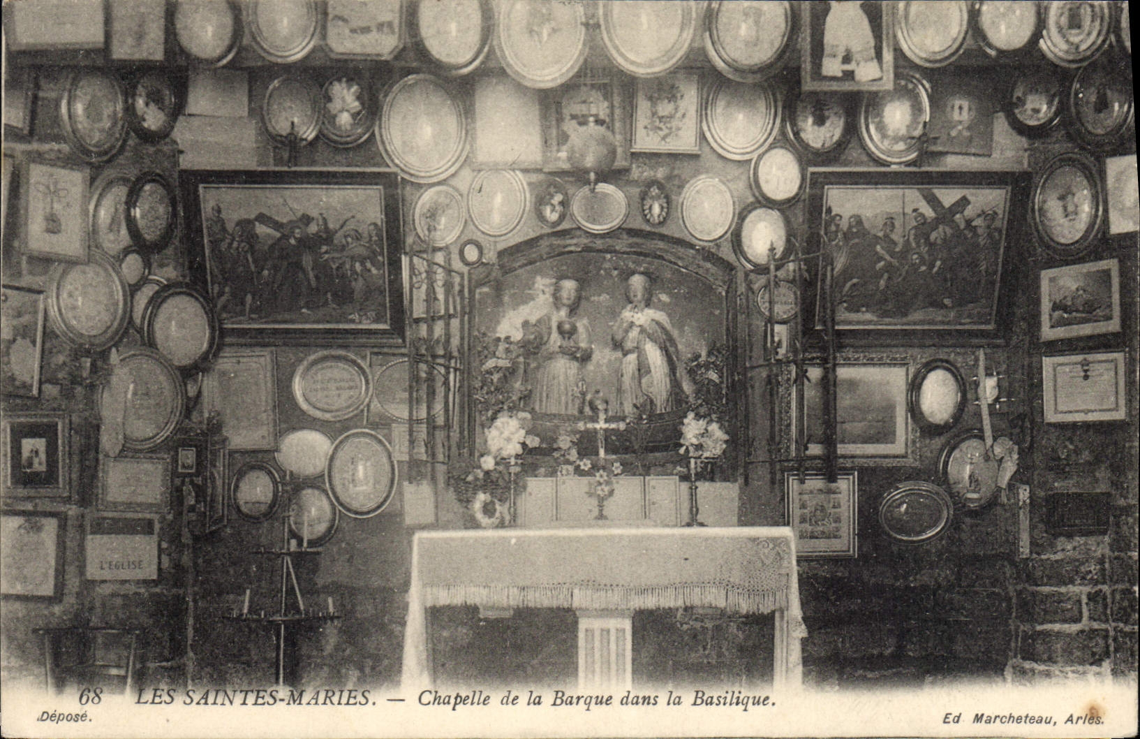 CPA Les Saintes-Maries - Chapelle de la Barque dans la Basilique