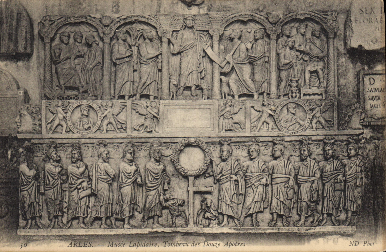 CPA Arles - Musee Lapidaire Tombeau des Douce Apotres