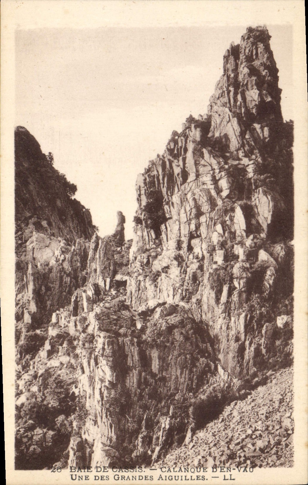 CPA Baie de Cassis - Calanque D'En-Vao Une des Grandes Aiguilles