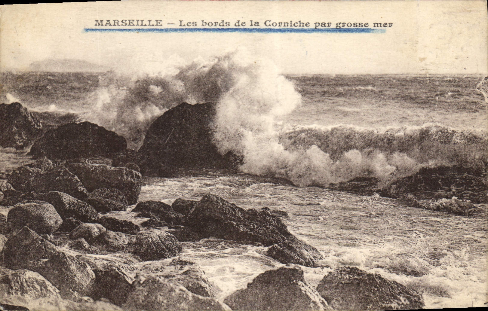 CPA Les Bords de la Corniche par grosse mer Marseille