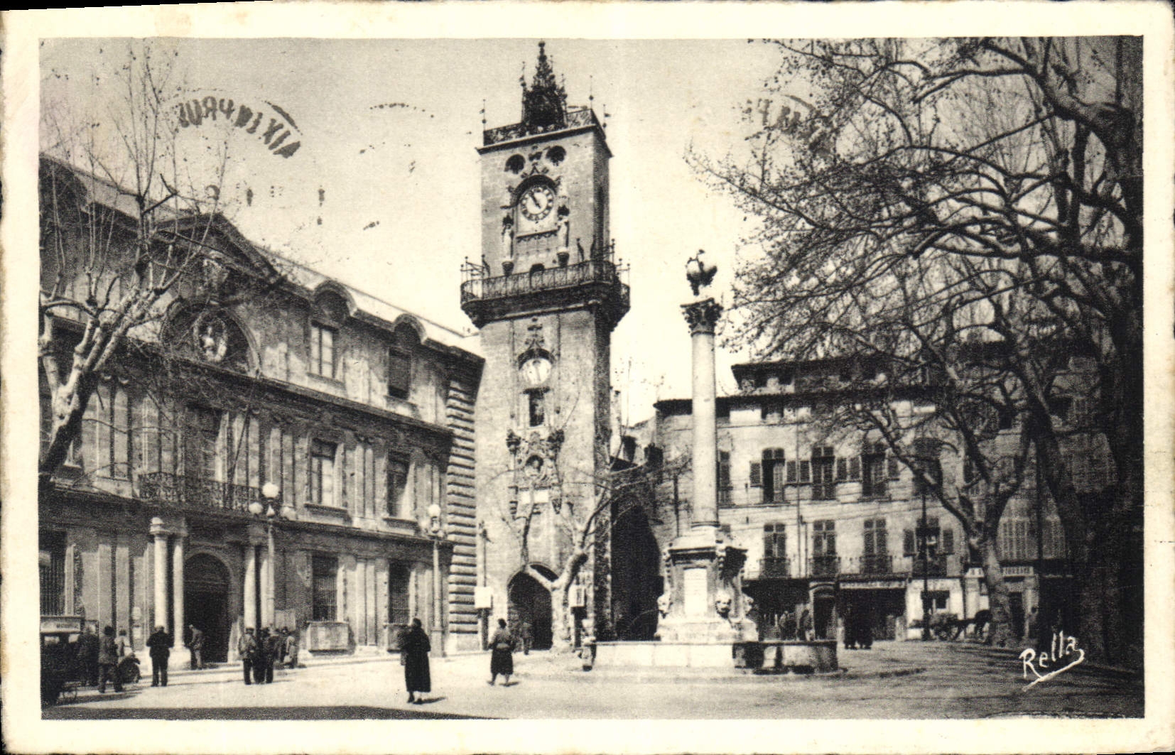 CPA Aix en Provence La place de l'Hotel de Ville et la Beffroi (XV siecle)