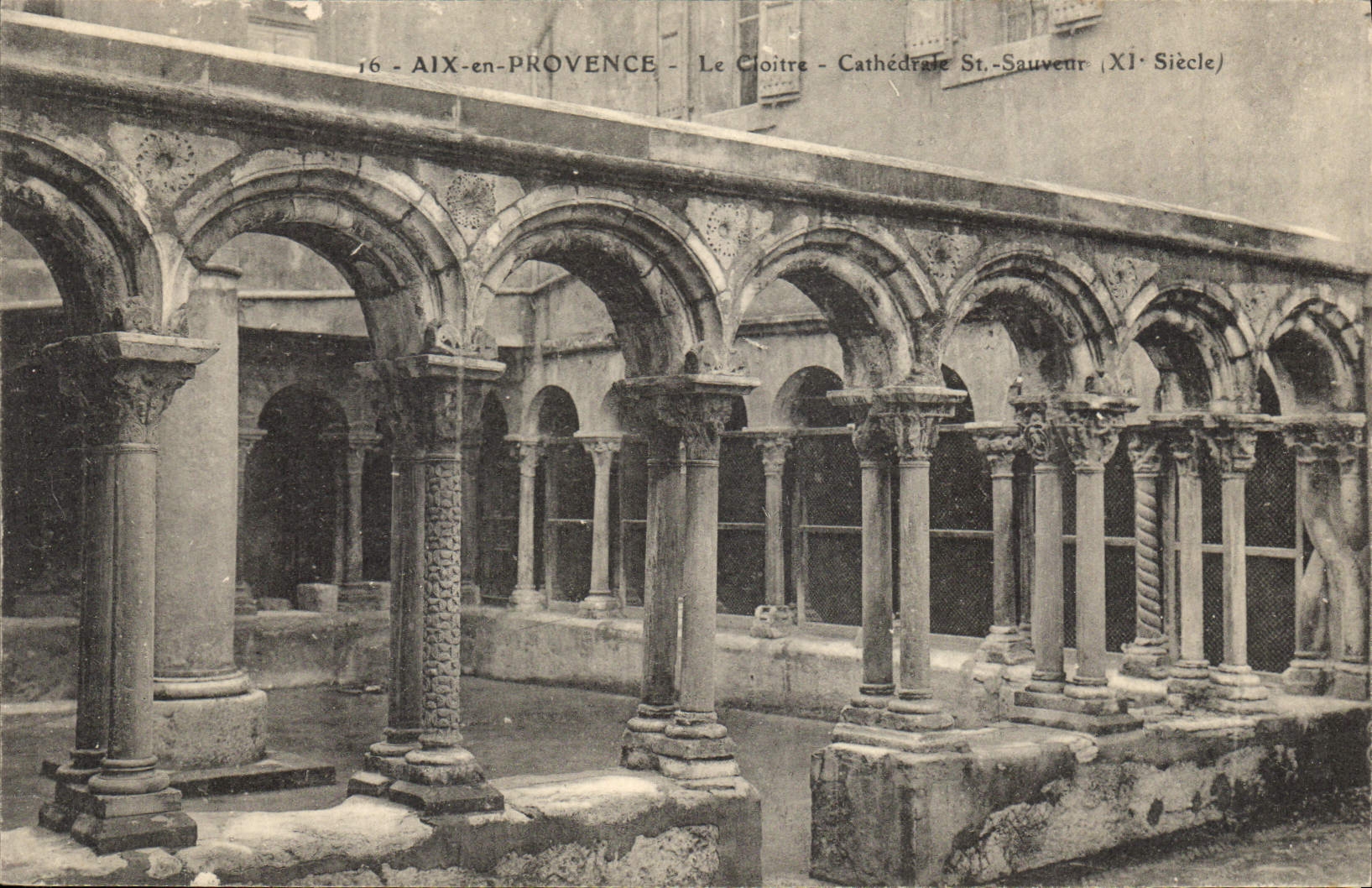 CPA Le Cloitre Cathedrale St Sauveur (XI Siecle) Aix en Provence