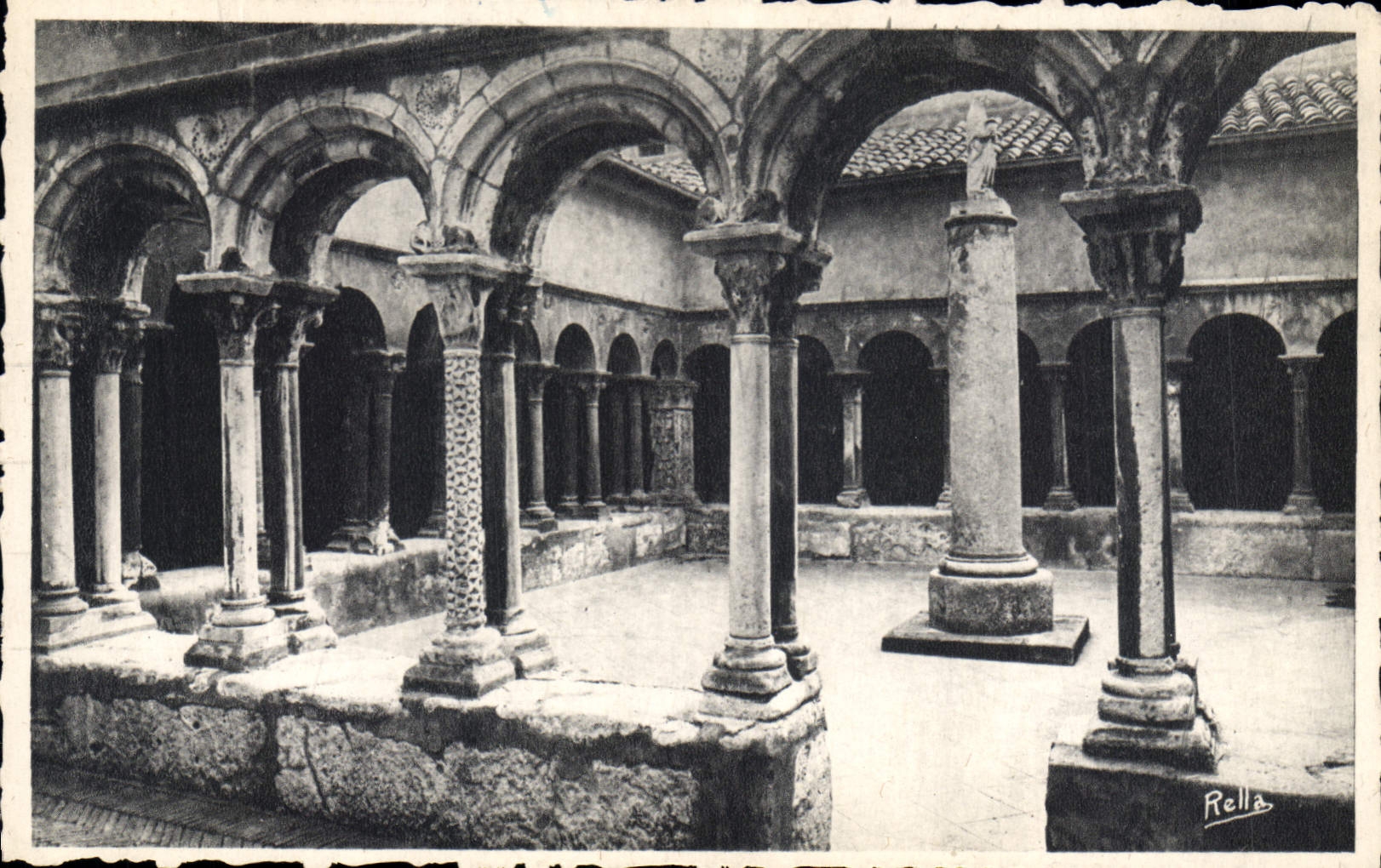 CPA Cloitre de la Cathedrale Saint Sauveur Arles