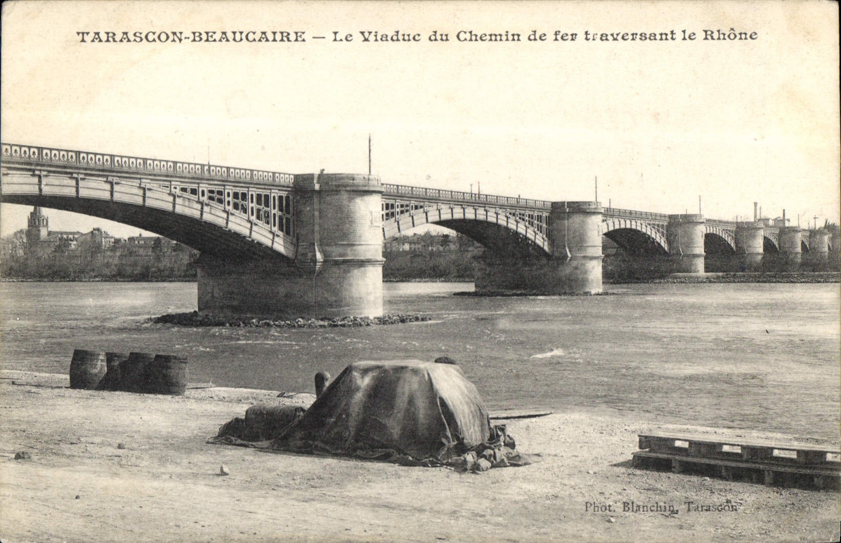 CPA Tarascon Beaucaire Le Viaduc du Chemin de fer traversant le Rhone