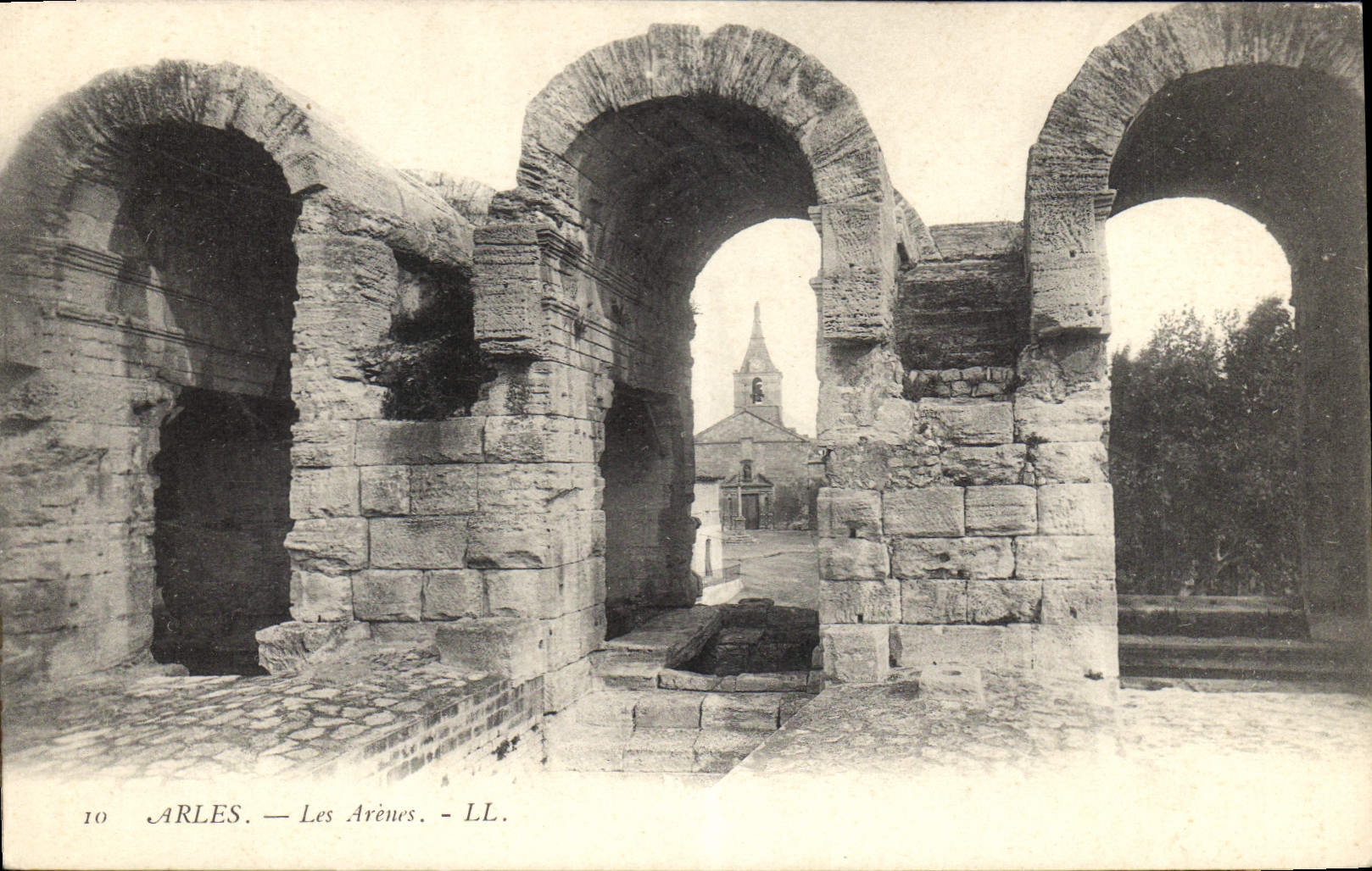 CPA Arles Les Arenes