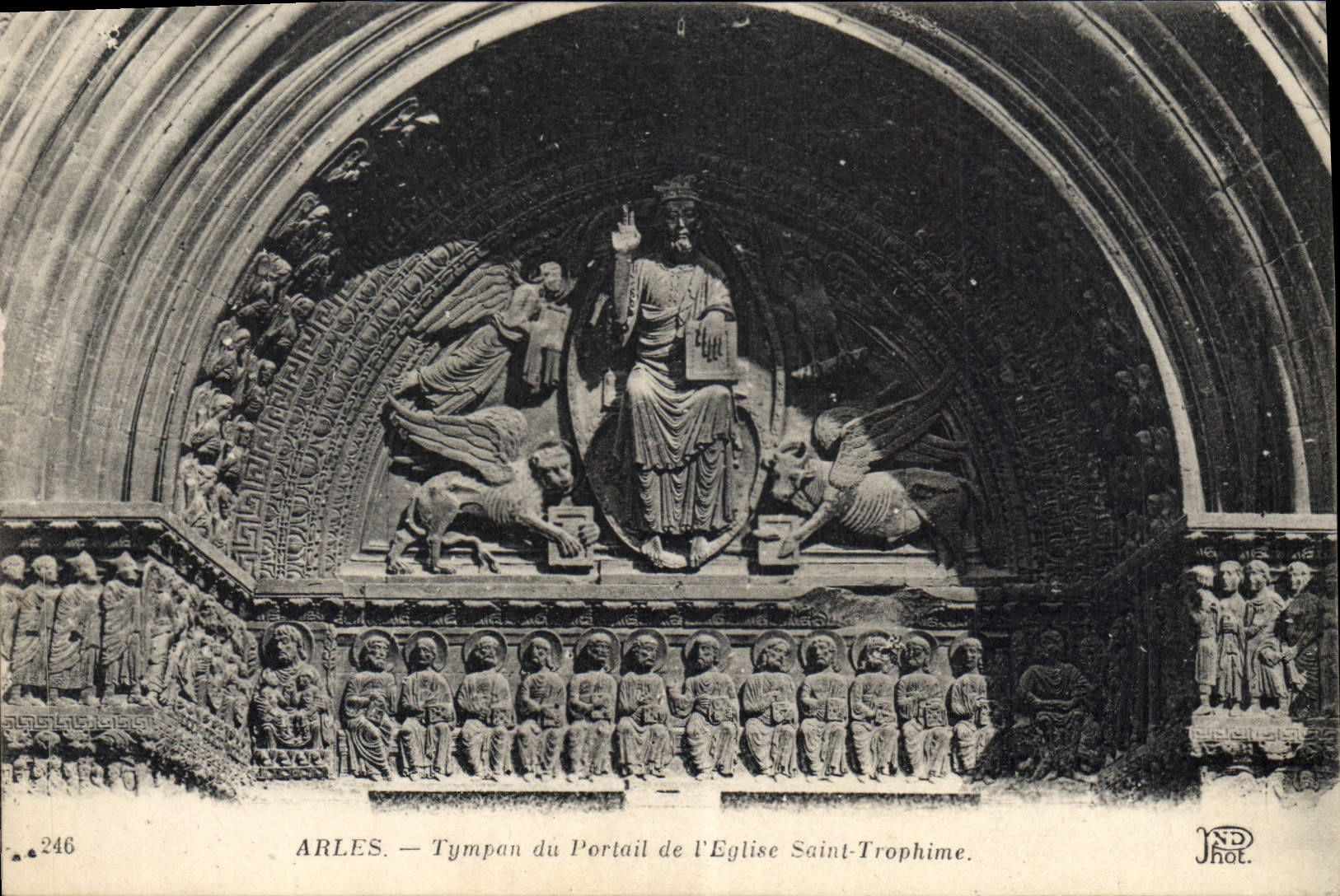 CPA Tympan du Portail de l'Eglise Saint Trophime Arles