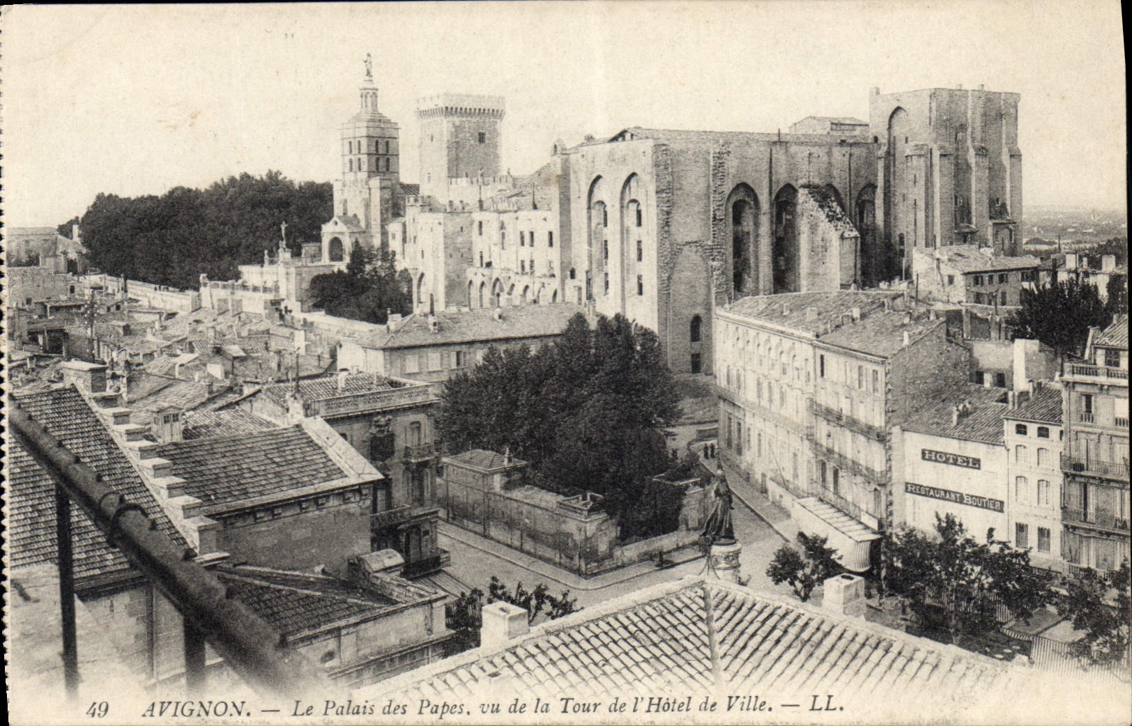 CPA Avignon Le Palais des Papes vu de la Tour de l'Hotel de Ville