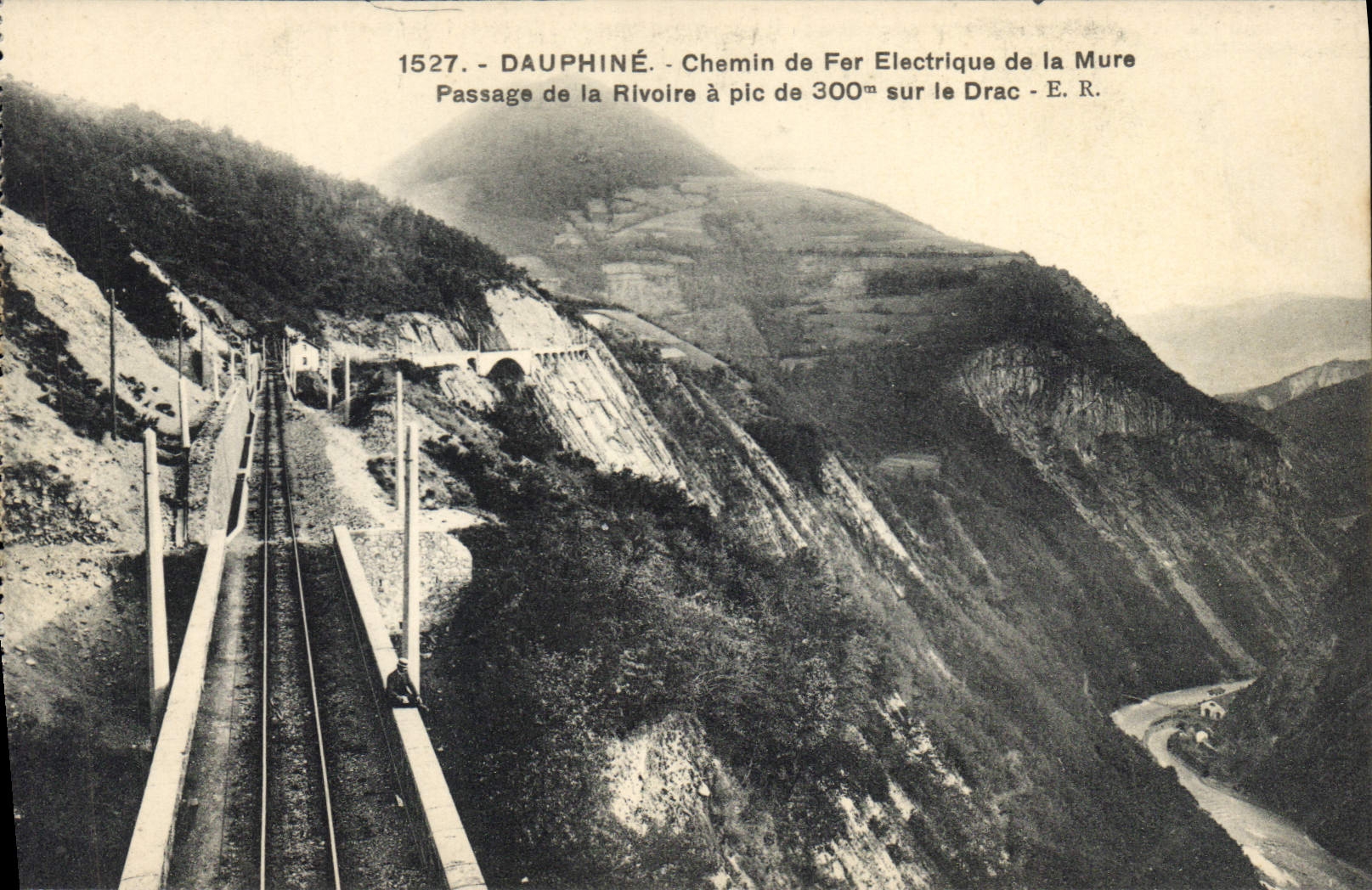 CPA Dauhpine Chemin de Fer Electrique de la Mure Passage de la Rivoire