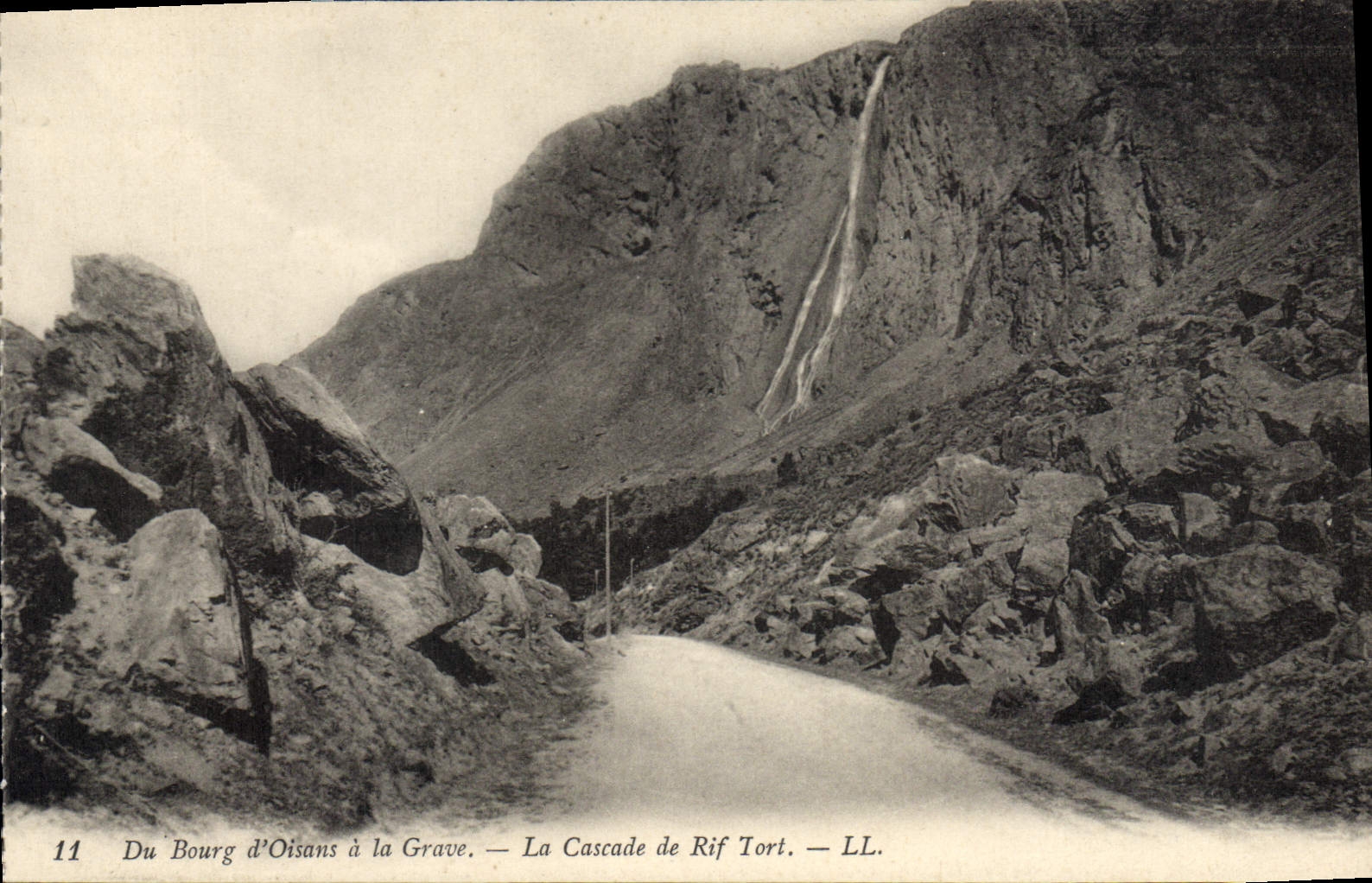 CPA Du Bourg d'Oisans a la Grave La Cascade de Rif Tort