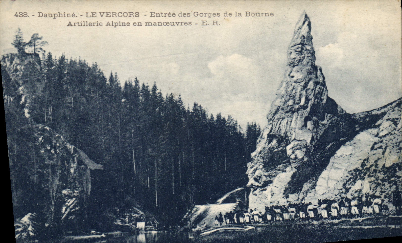 CPA Le Vercors Entree des Gorges de la Bourne Artillerie en manœuvres Chasseurs Alpins Militaria