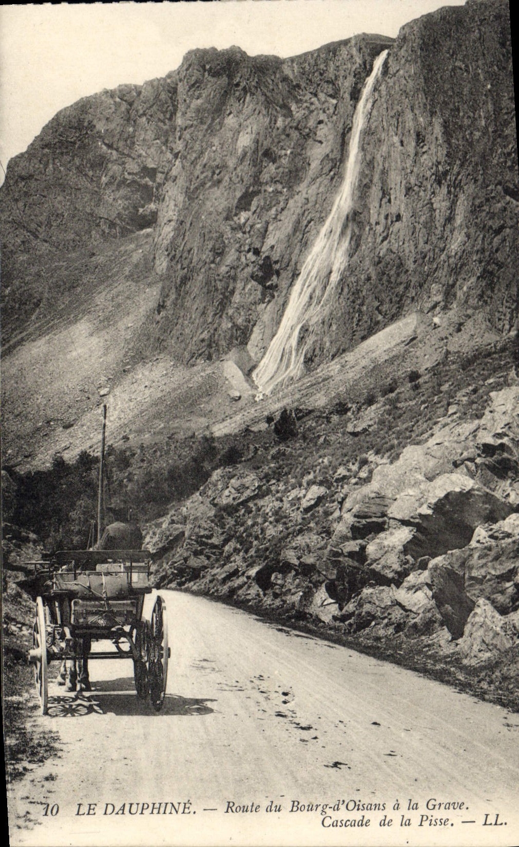 CPA Route du Boug d'Oisans a la Grave Cascade de la Pisse Attelage
