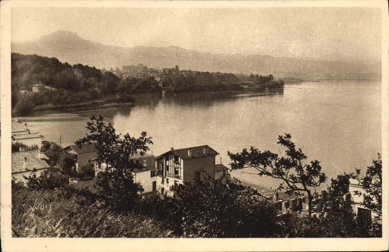 CPA Hendaye La Bidassoa et la Vieille Ville