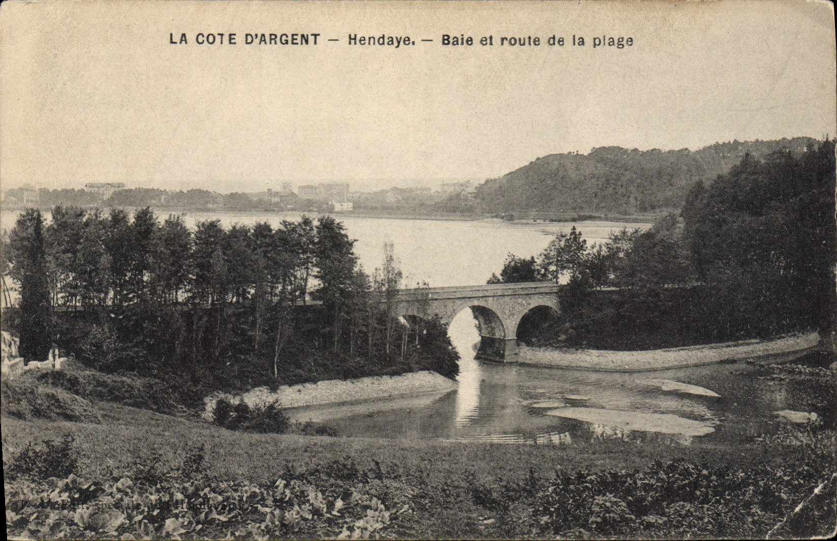 CPA Hendaye Baie et route de la plage