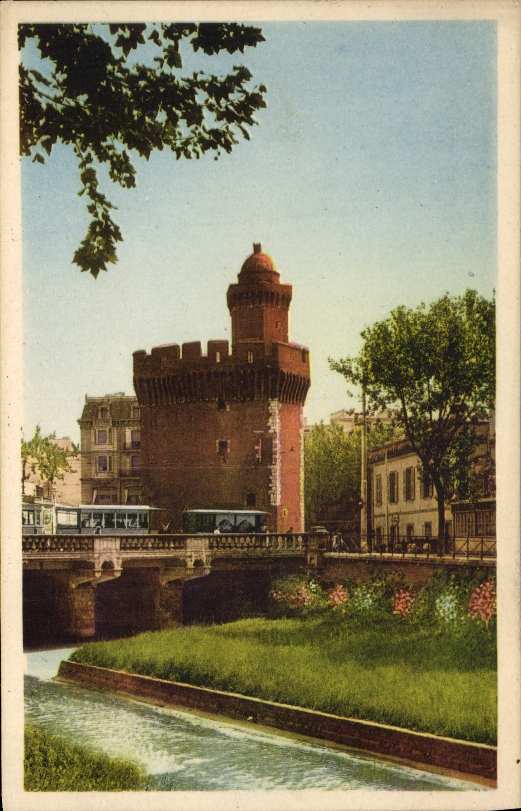 CPA Perpignan Un coin du Castillet