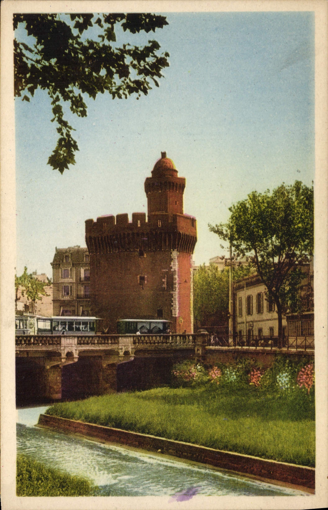 CPA Perpignan Un coin du Castillet