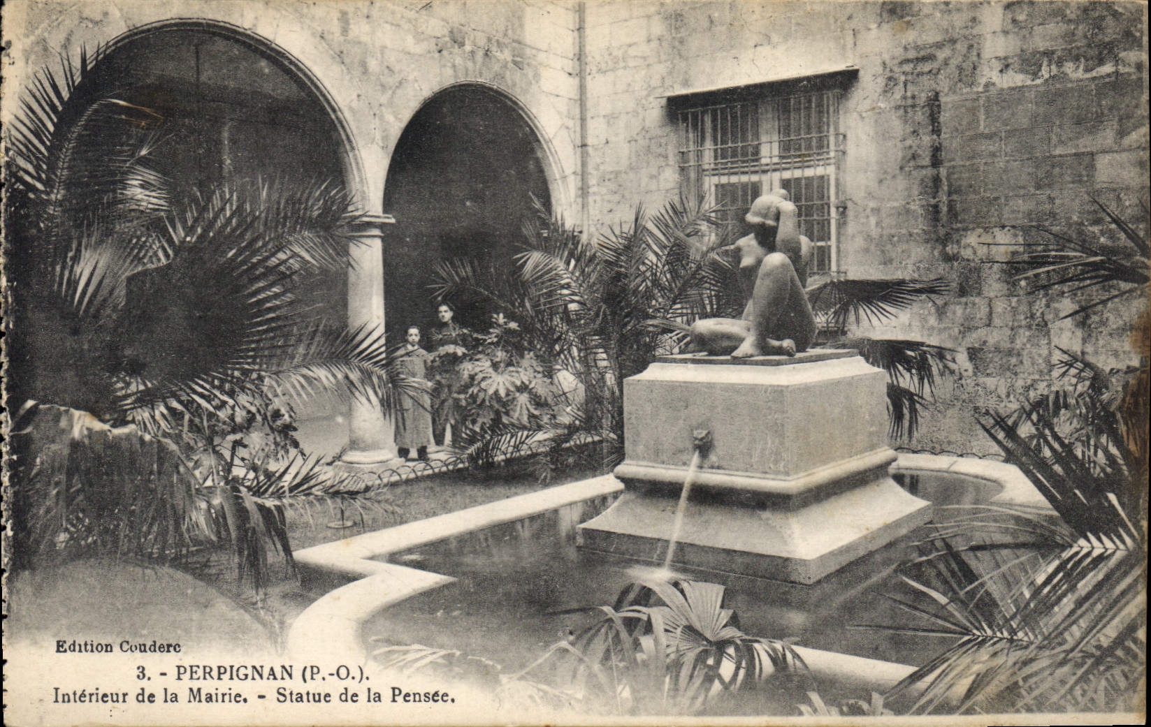 CPA Perpignan Intereur de la Mairie Statue de la Pensee