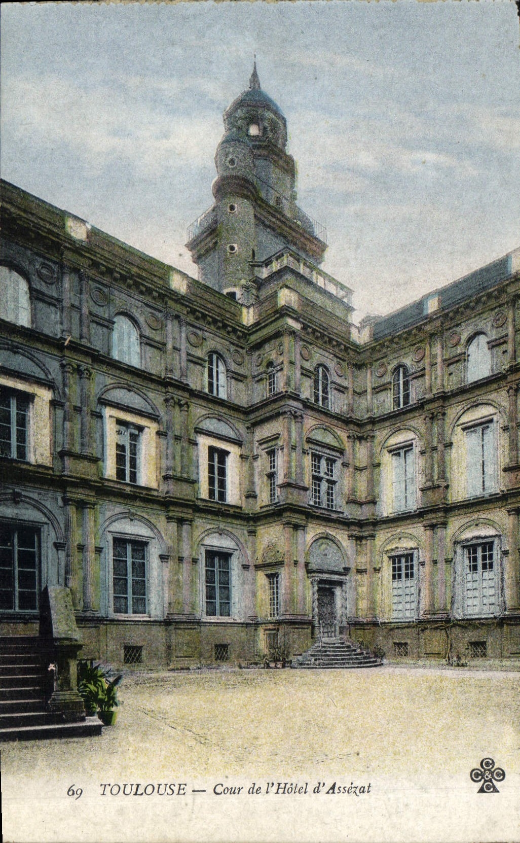 CPA Toulouse Cour de l'Hotel d'Assezat