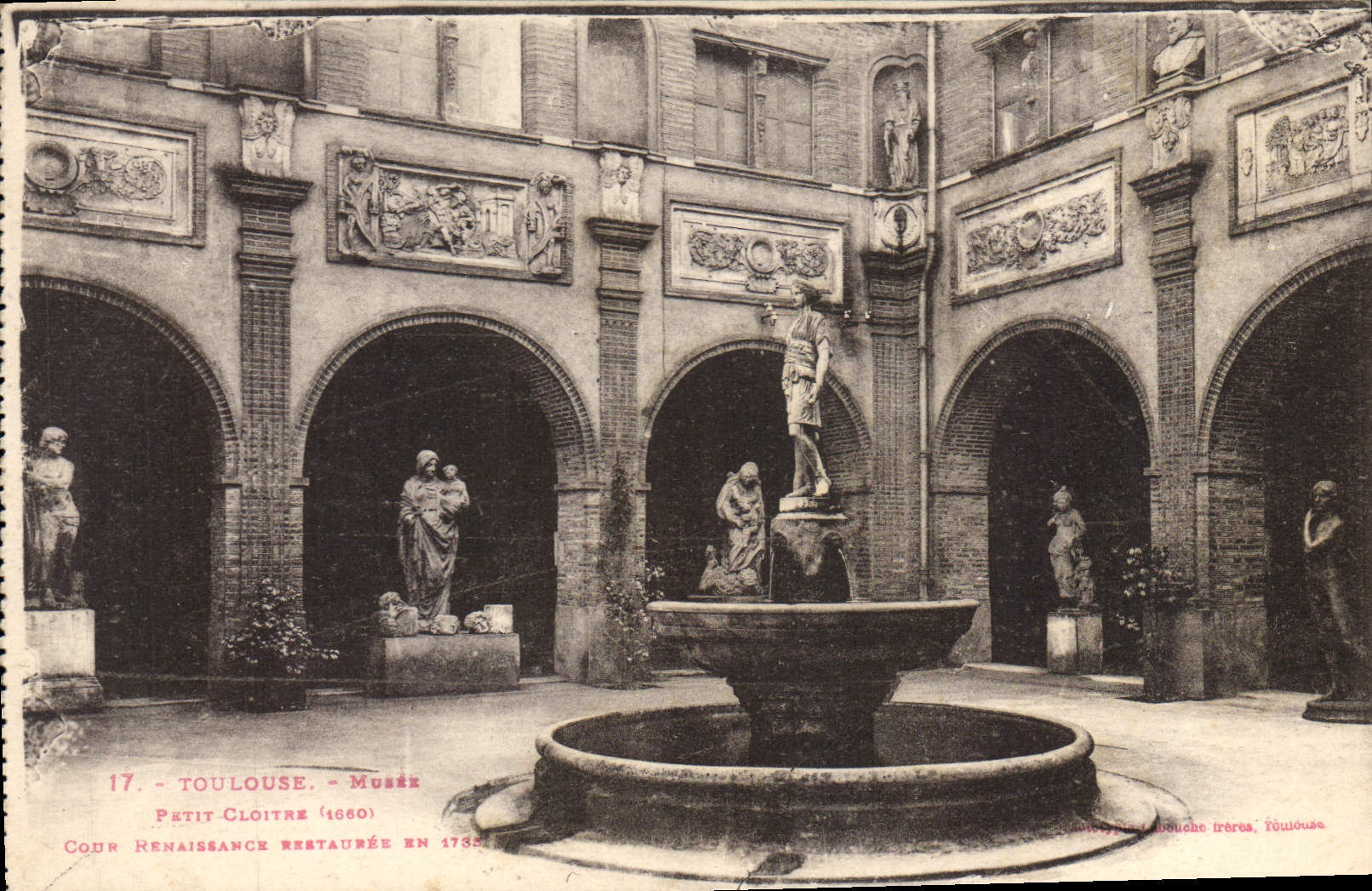 CPA Toulouse Musee Petit Cloitre
