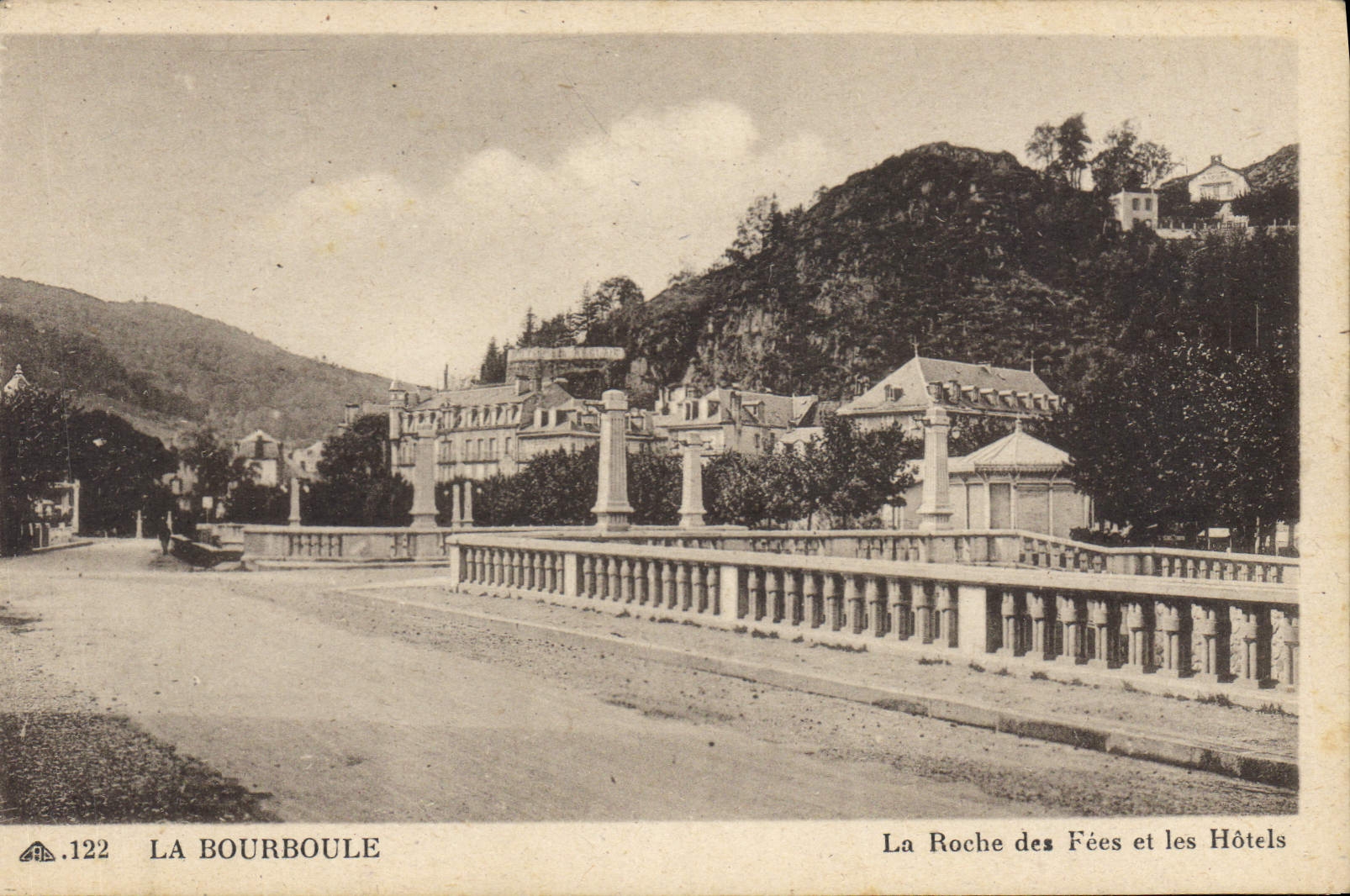 CPA La Bourboule La Roche des Fees et les Hotels