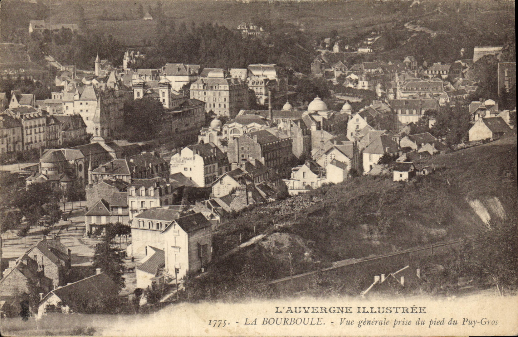 CPA La Bourboule Vue generale prise du opied du Puy Grou