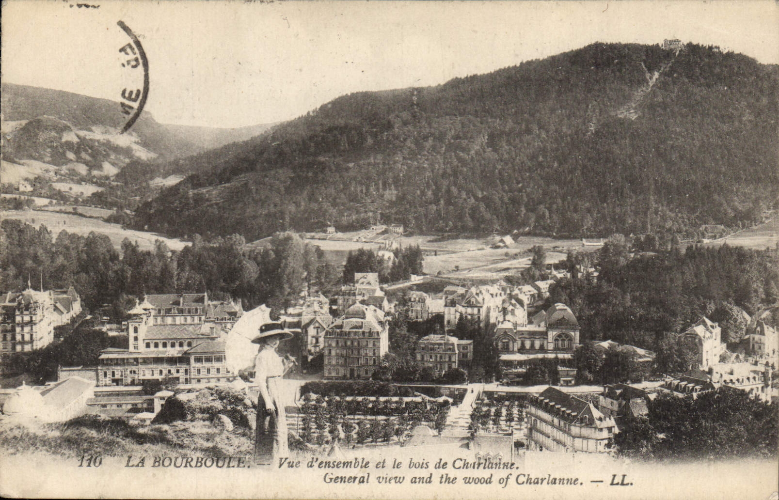 CPA La Bourboule Vue d'ensemble et le bois de Charlanne