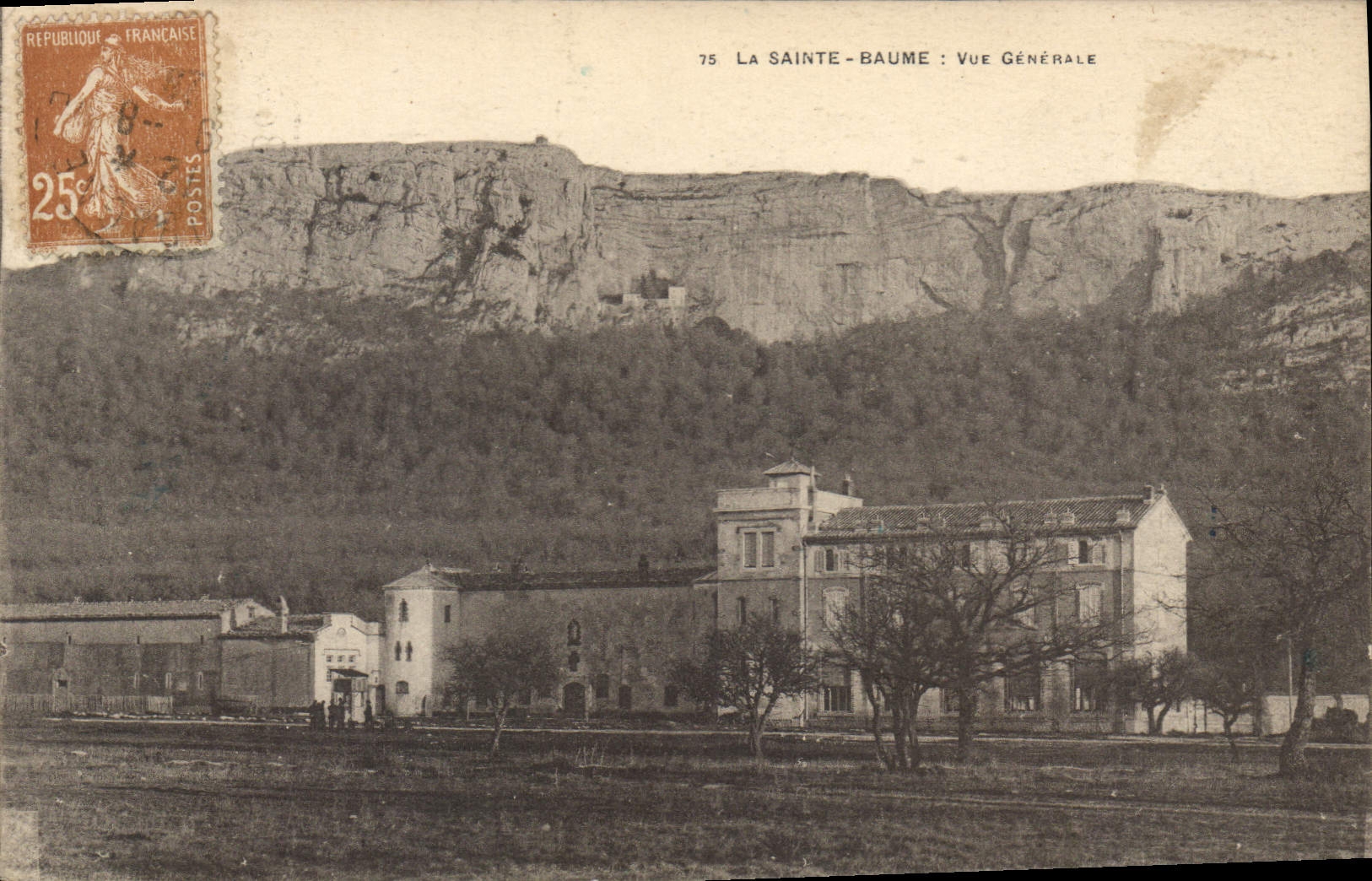 CPA La Sainte Baume Vue generale