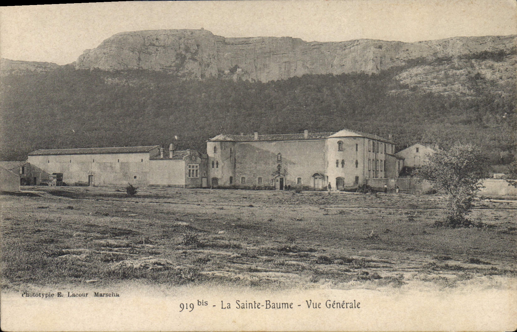 CPA La Sainte Baume Vue Generale