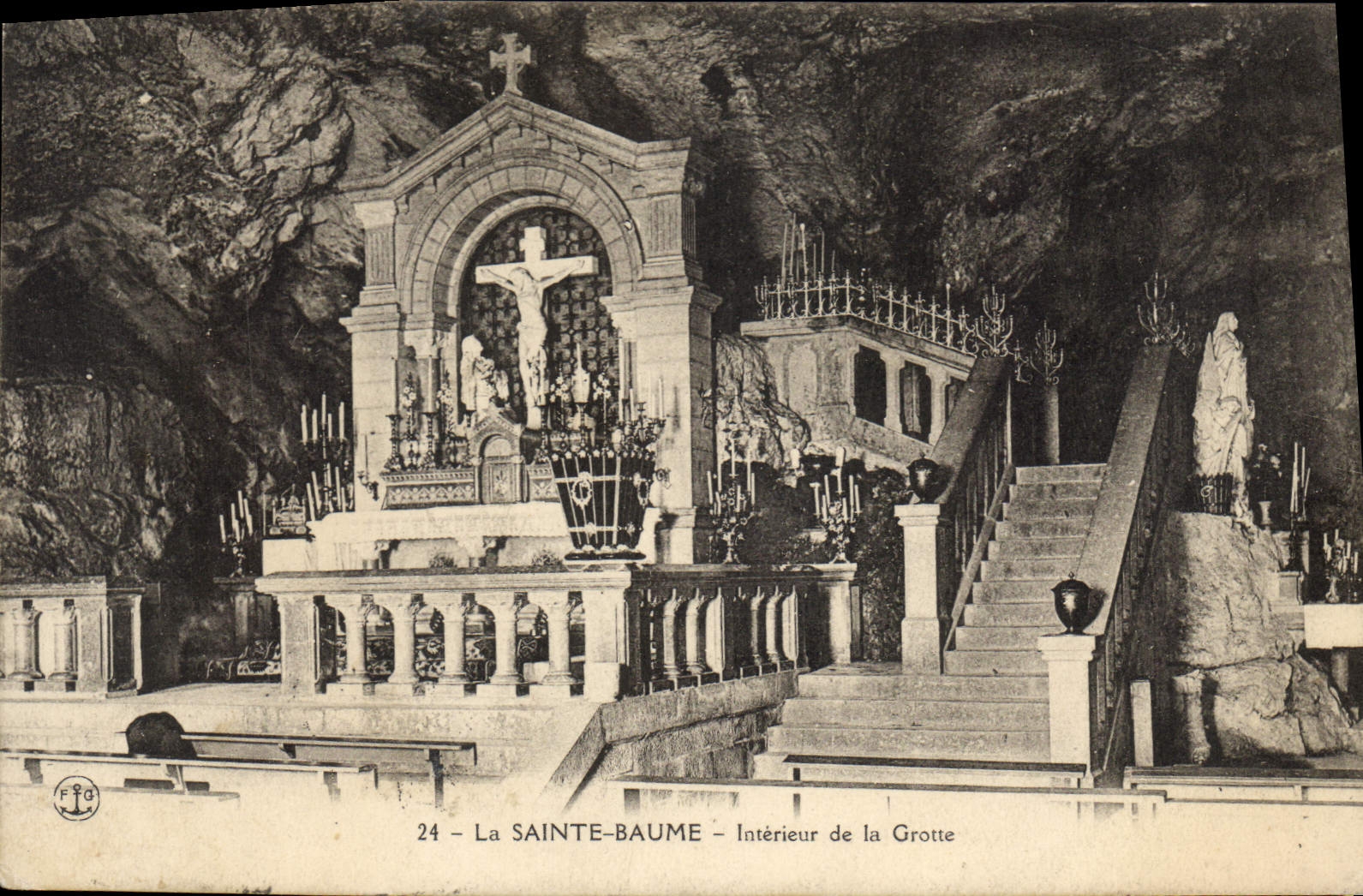 CPA La Sainte Baume Interieur de la Grotte